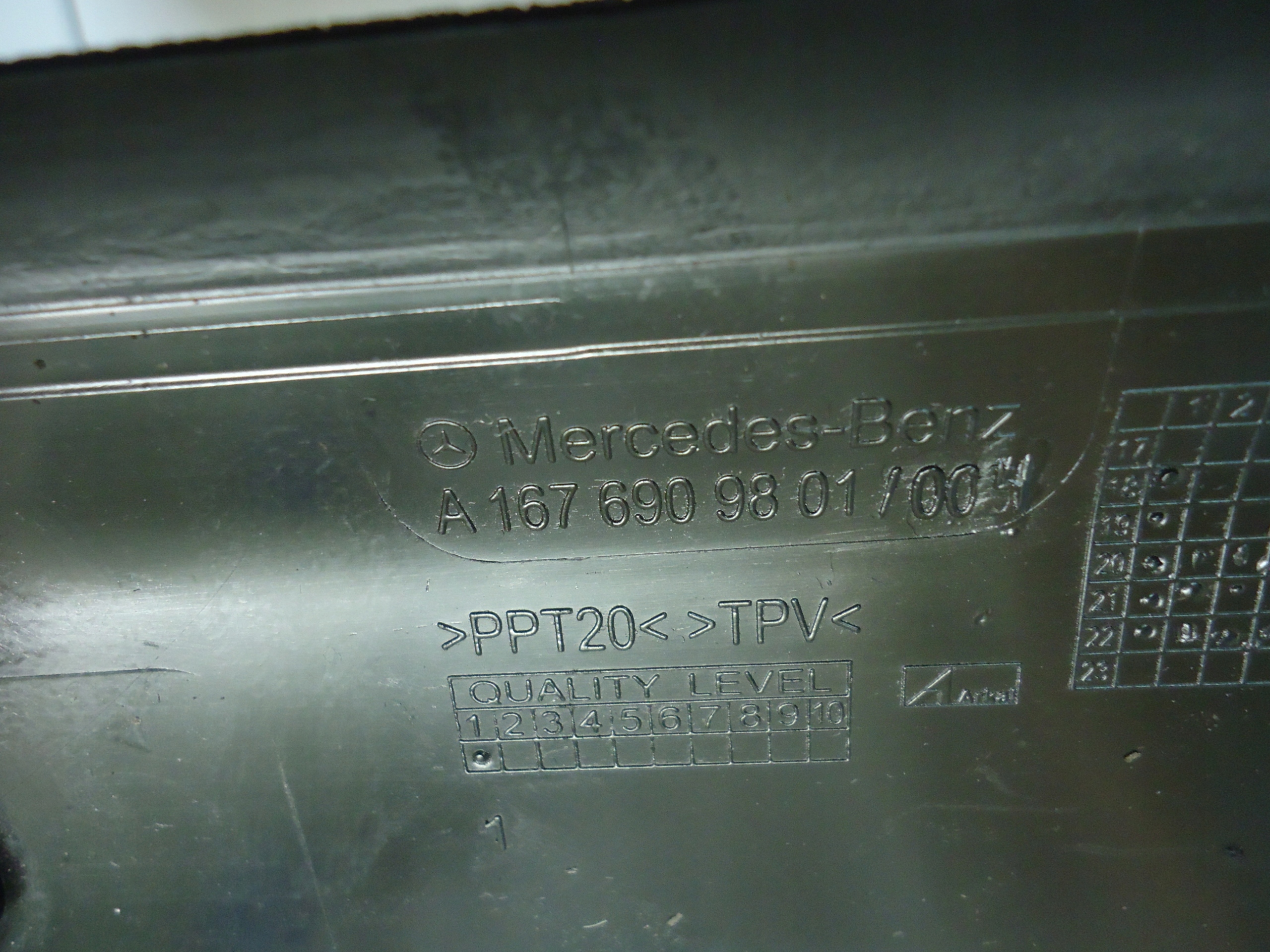 MERCEDES GLS X167 cover boot upper A1676909801
