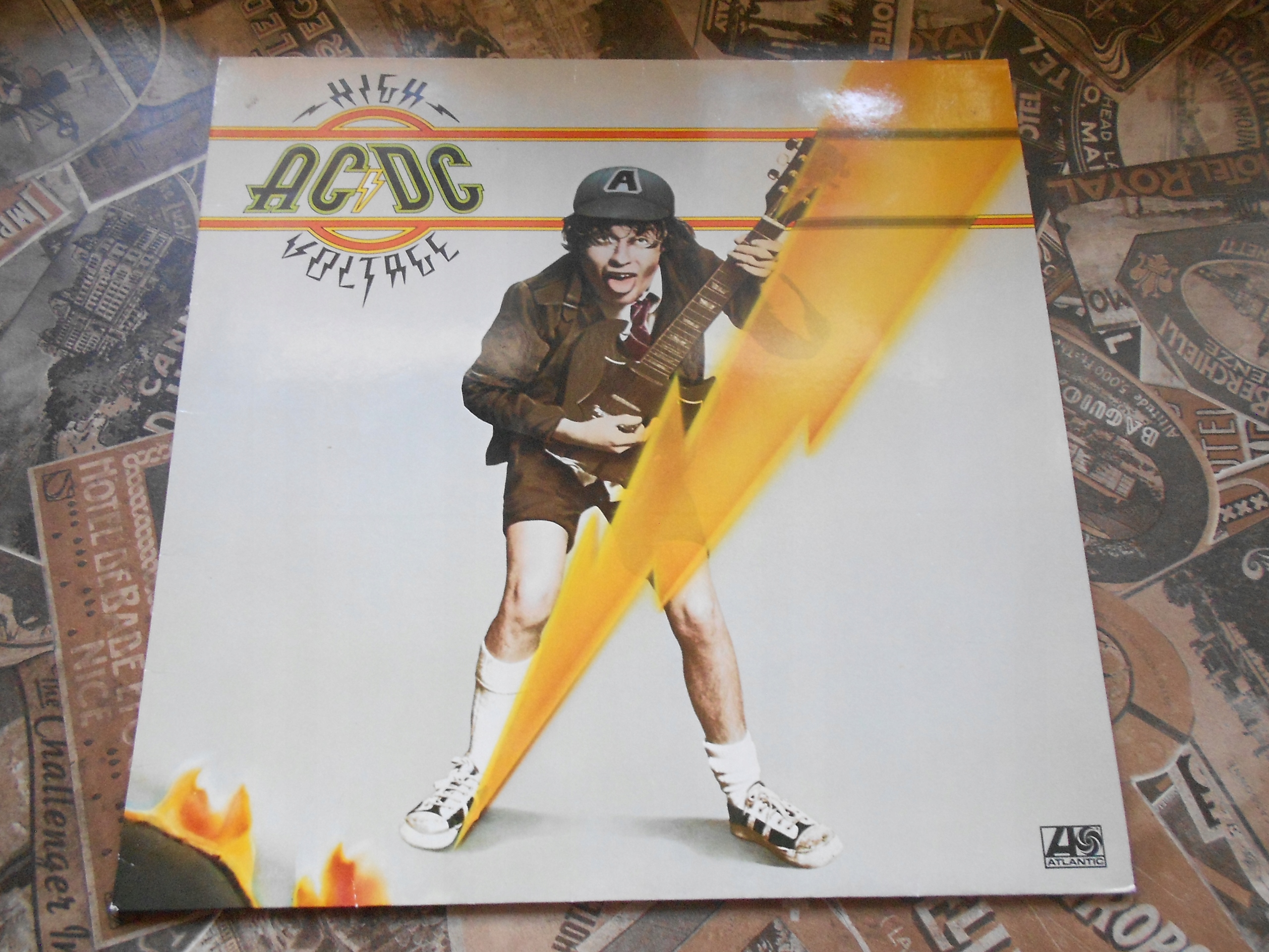 送料込み⭐️新品フランス製⭐️一台限り⭐️HIGH VOLTAGE‼️ AC/DC‼️ Amazon.co.jp: High Voltage: ミュージック