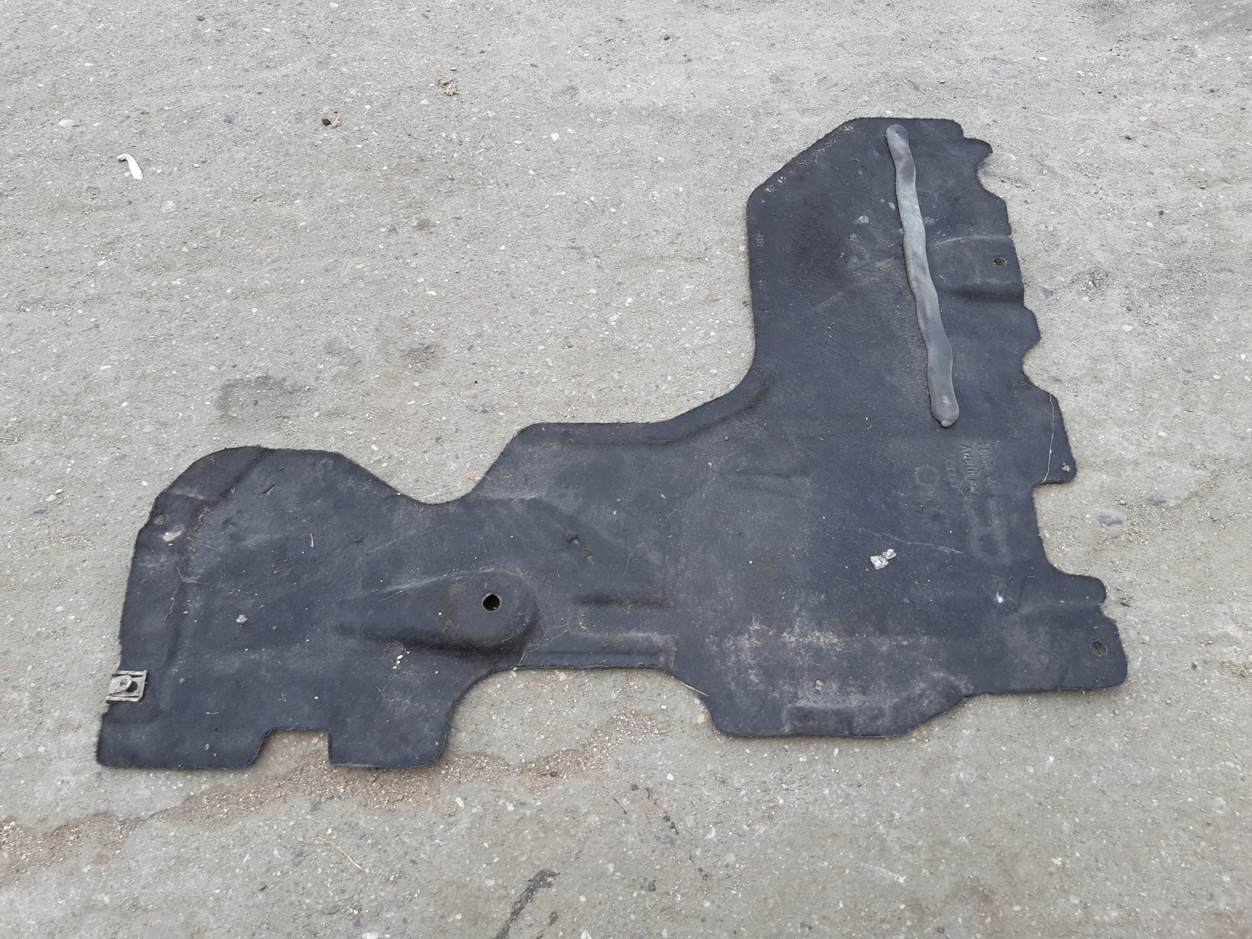 AUDI A8 D4 cover chassis right rear part 4H4825214