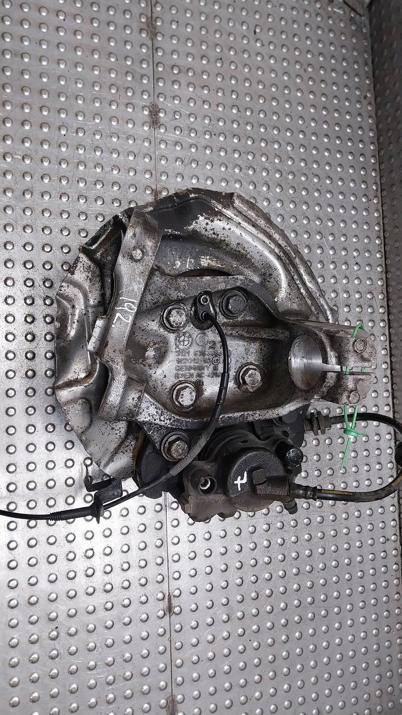 otoč čapu strmeň pravý predok 6764444 BMW E90 E91 E92 E93 E81 E82 E87
