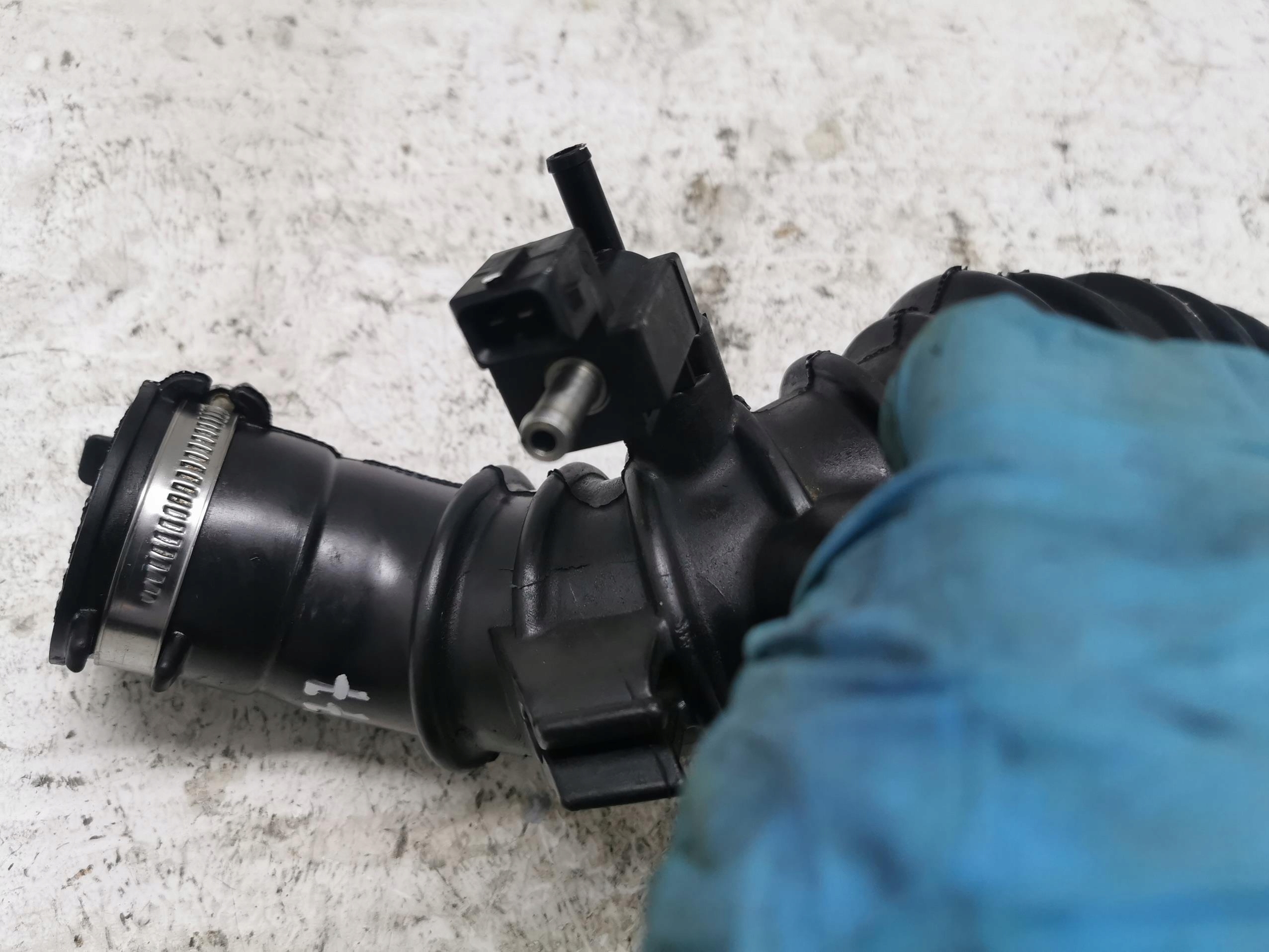 pipe air RENAULT SCENIC III 1.4 165750001R