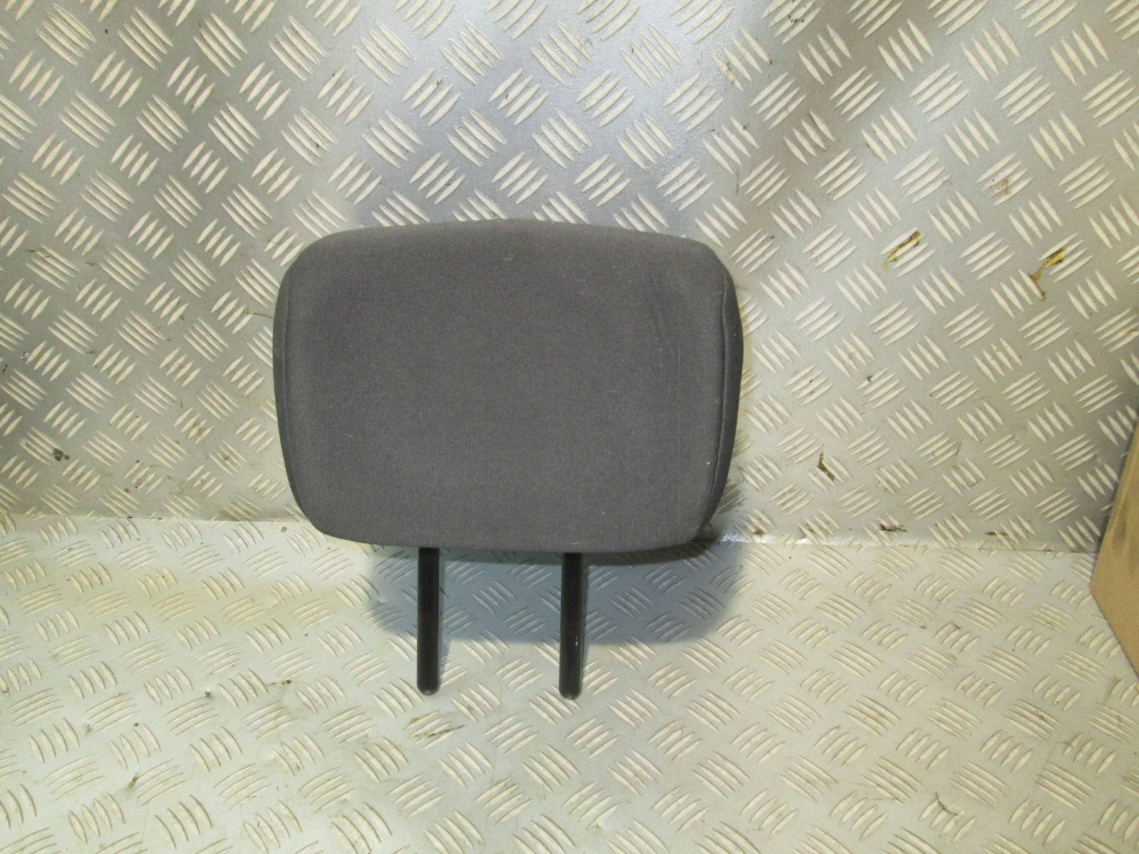 ZAGŁÓWEK ŚRODKOWY TYŁ RENAULT MEGANE II 02-