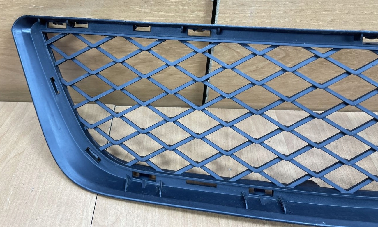 BMW X5 E70 LIFT grid of a bumper front central 7222856