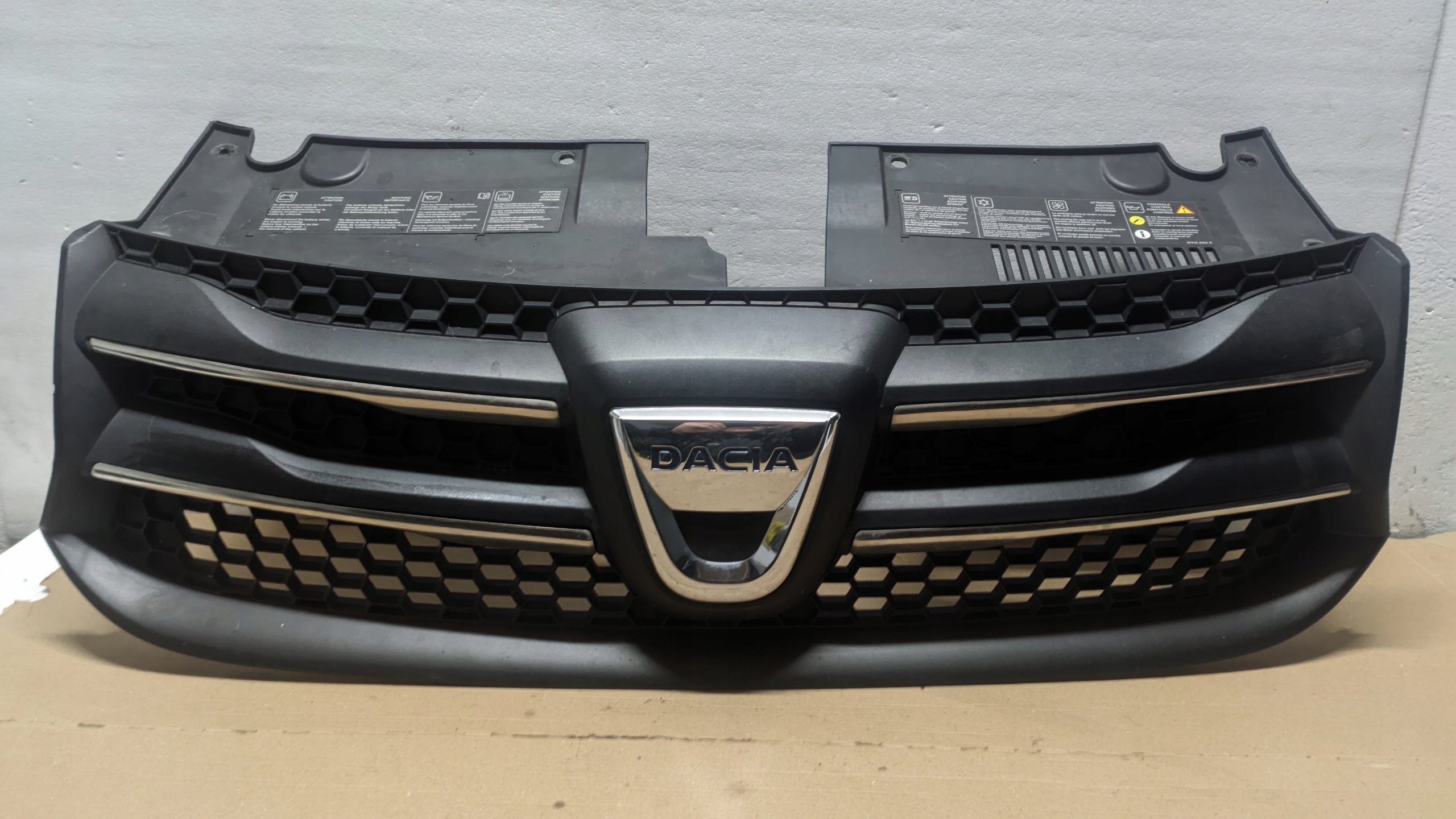 DACIA SANDERO II STEPWAY 1.4 B 13R front PREKLADgrill front CHROM 623103971R
