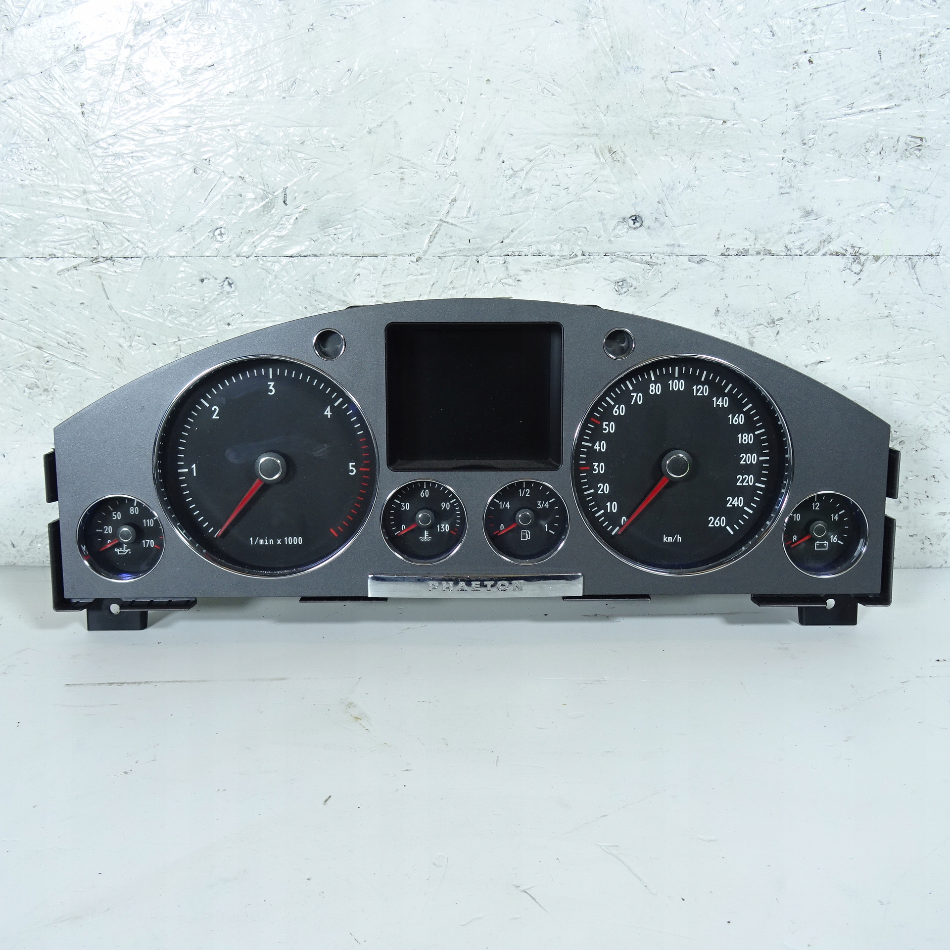 VW PHAETON 3.0TDI dials 3D0920885A