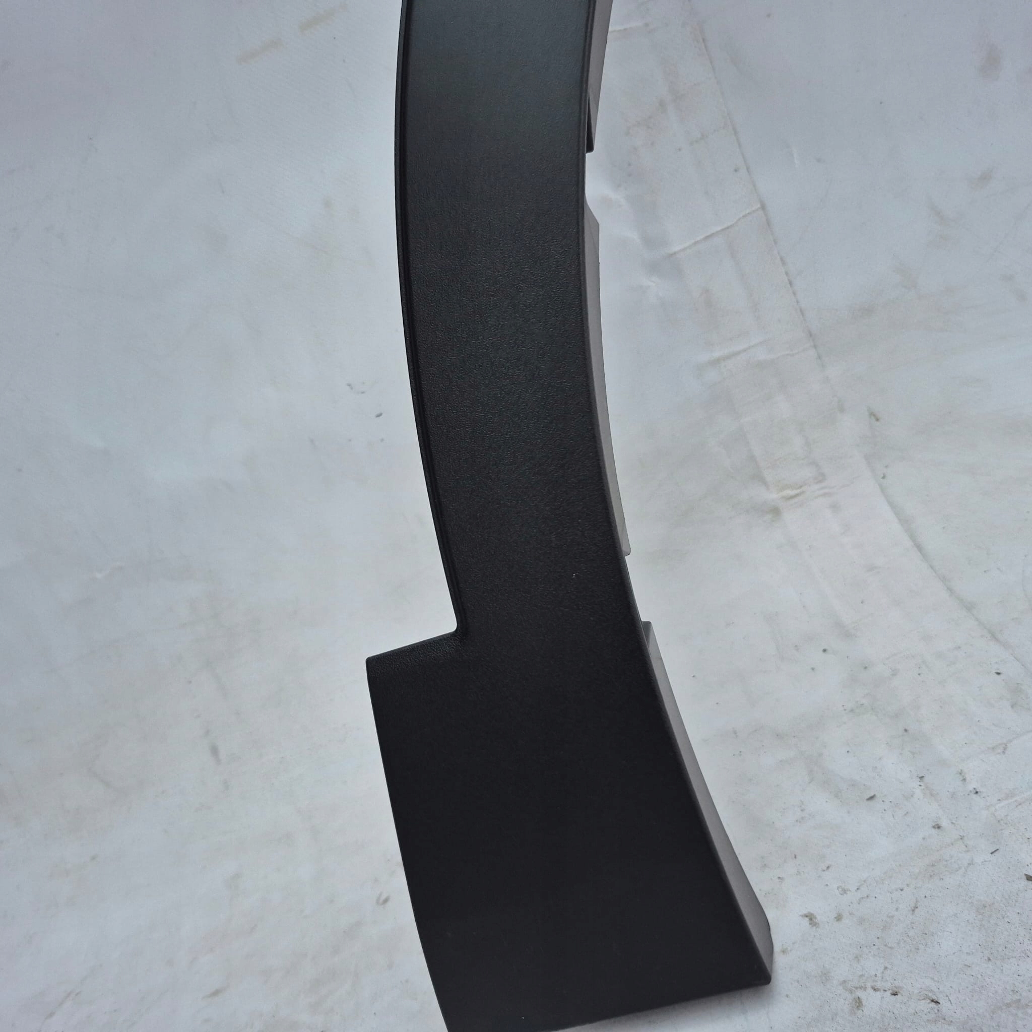 FORD EXPLORER 24- moulding for fender right front front R2KB-16D238-A