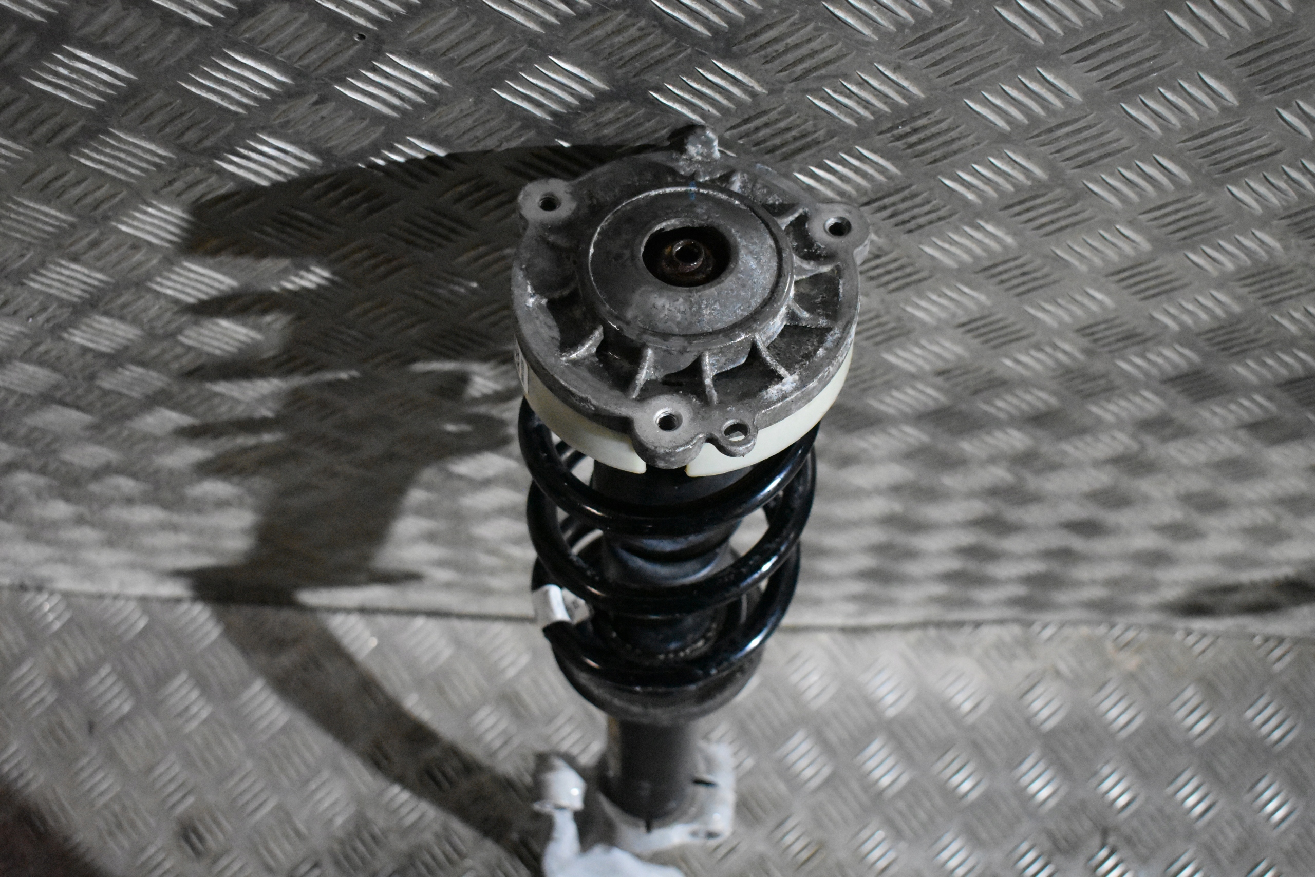 IDEALNY shock absorber front front left AKTYWNY AUDI A5 S5 B9 8W 1 9