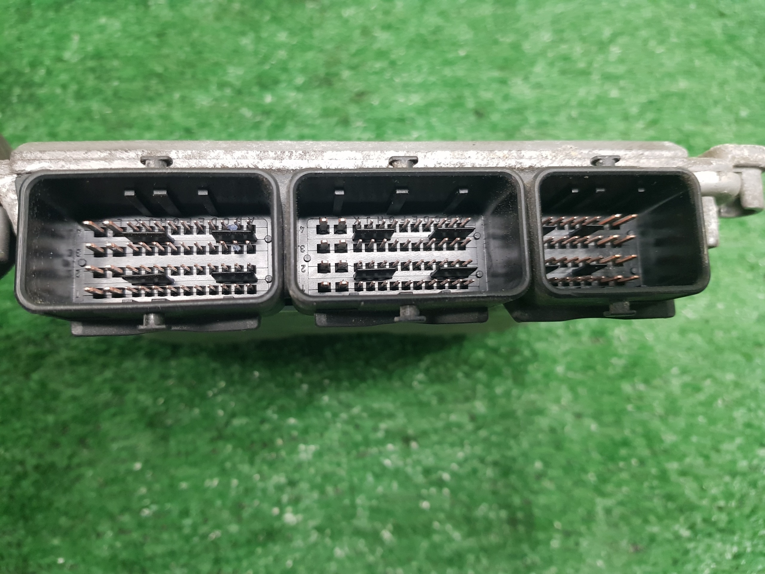 computer of the engine control unit RENAULT TRAFIC 2 0281010632 8200118526