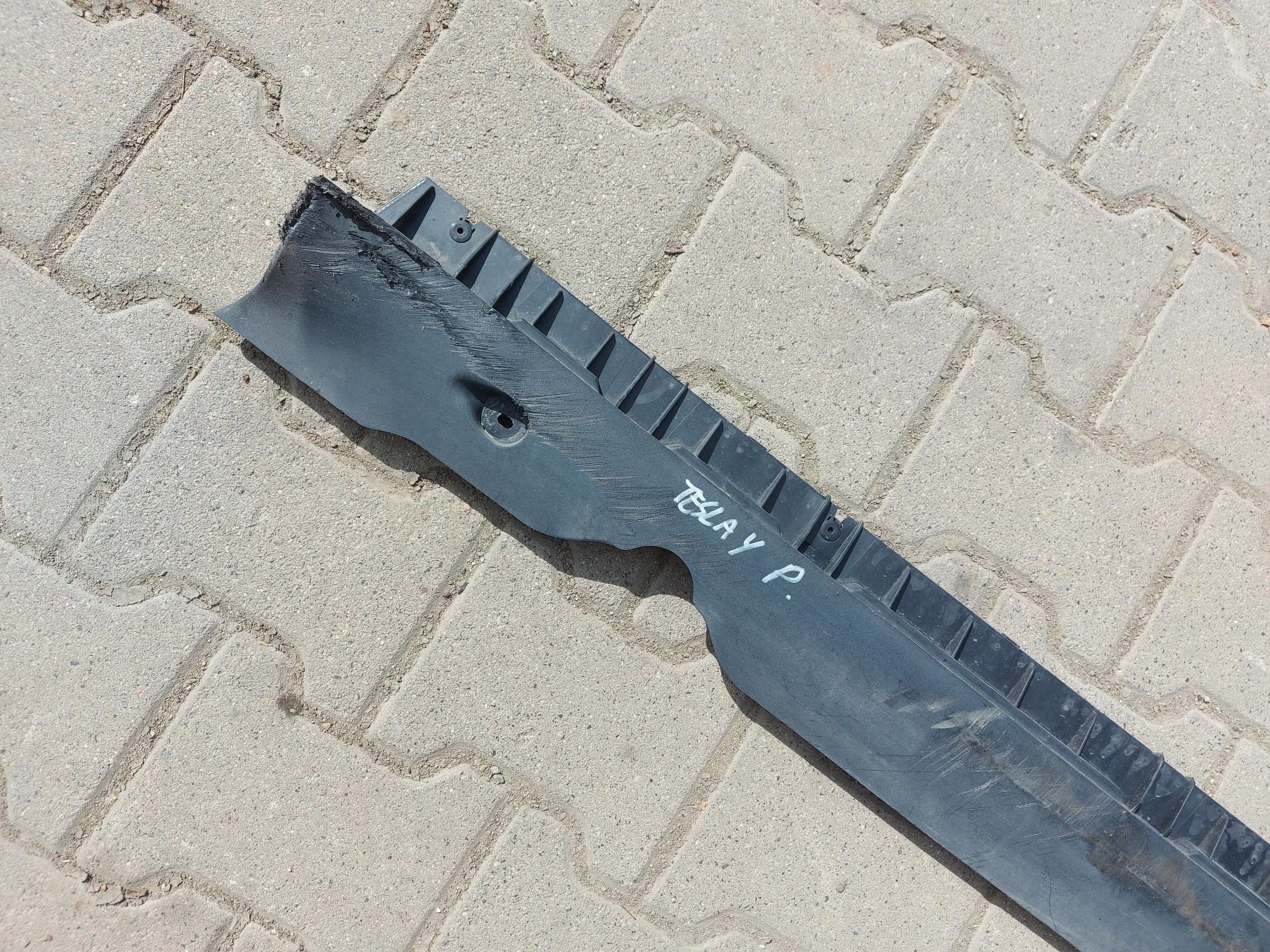 TESLA MODEL Y 2024r cap of the threshold right 1845523-00-A
