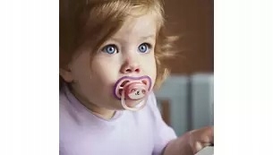 AVENT SMOCZEK ORTODONTYCZNY USPOKAJAJĄCY ULTRA AIR GIRL 6-18m ETUI Wiek dziecka 6 m +