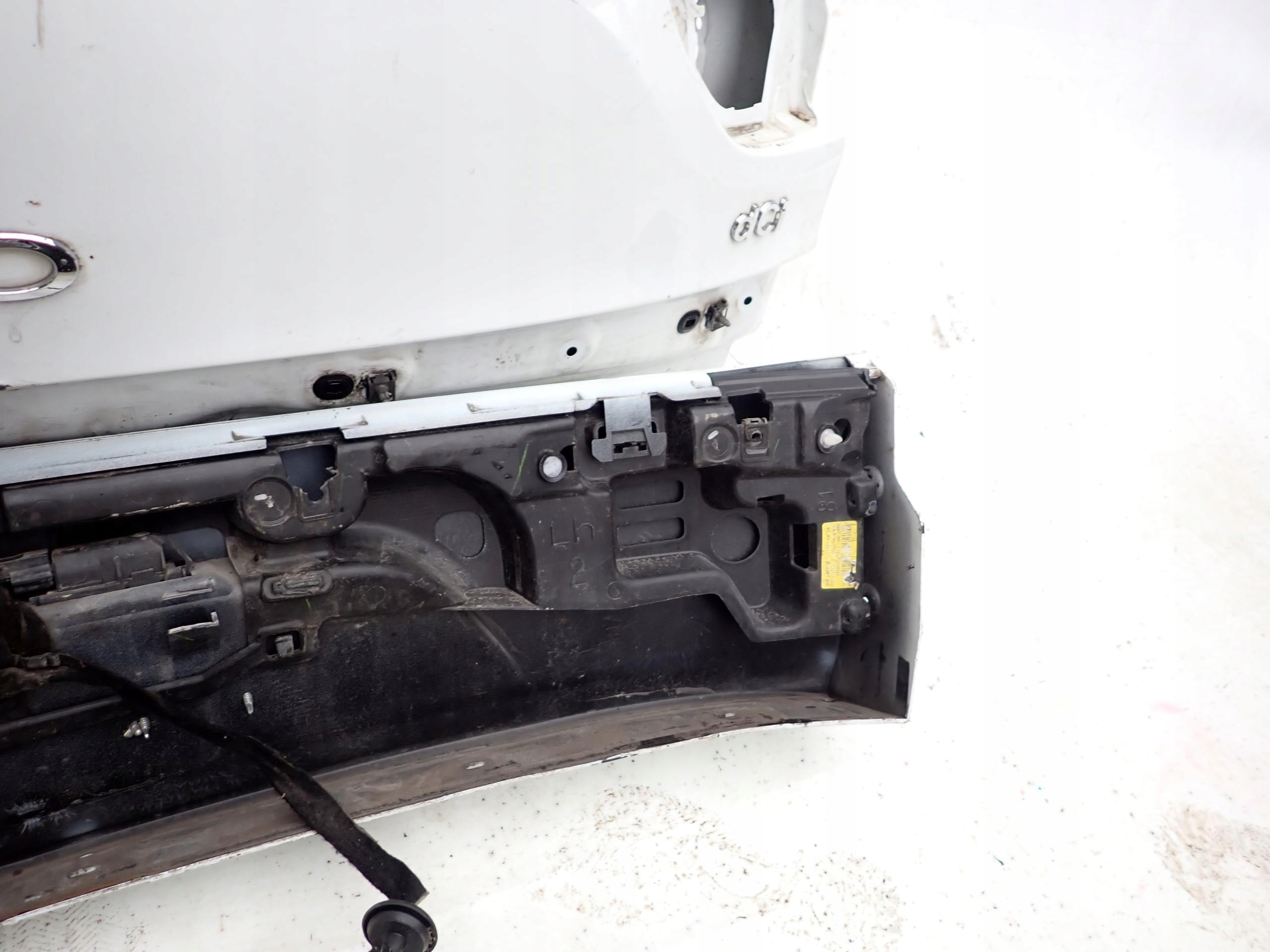 RENAULT CLIO IV KOMBI 12- trunk door boot cap