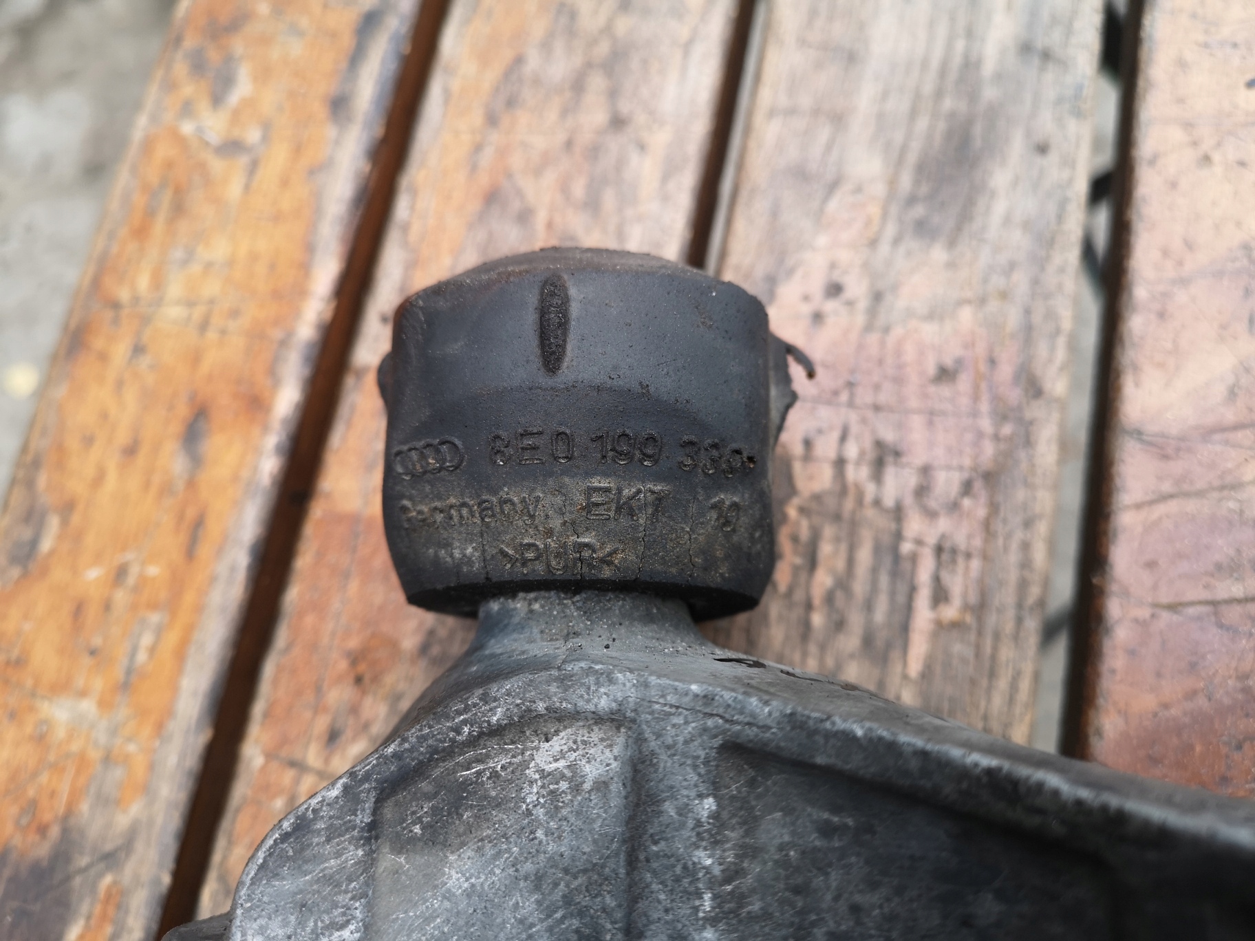 AUDI A6 C6 3.0 TDI Support Airbag Support moteur plaque montage fixation