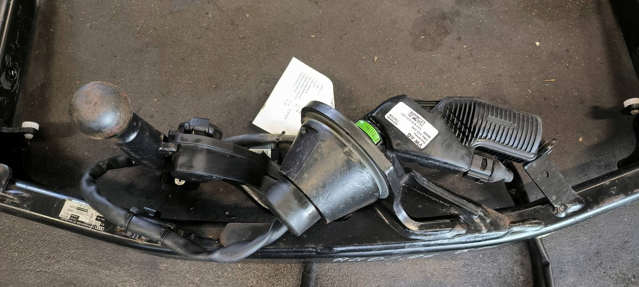 tow 8W0800491M AUDI A4 B9 KOMBI
