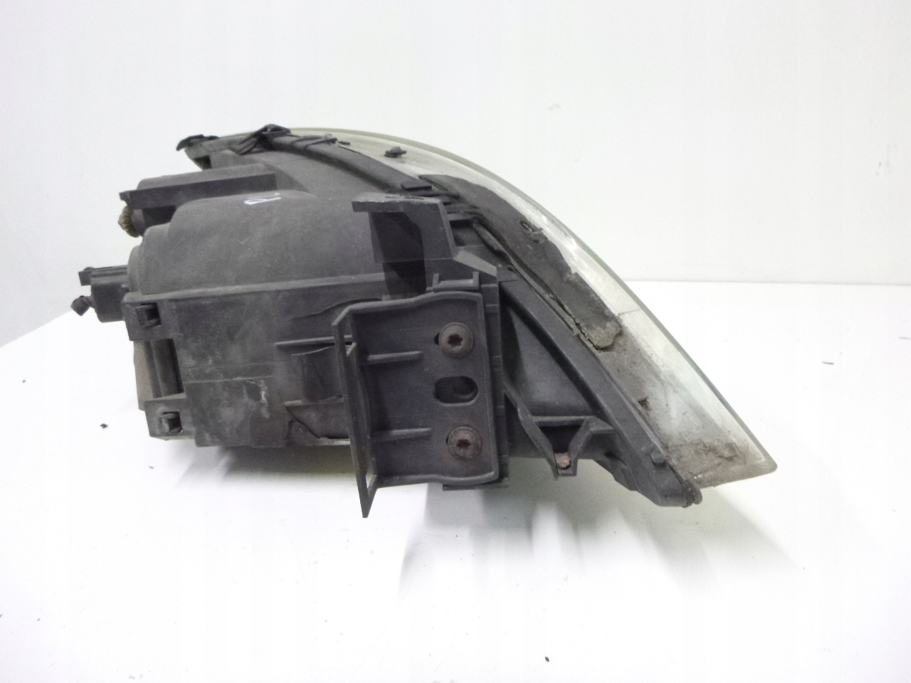 light front Ford Mondeo III 2002r.