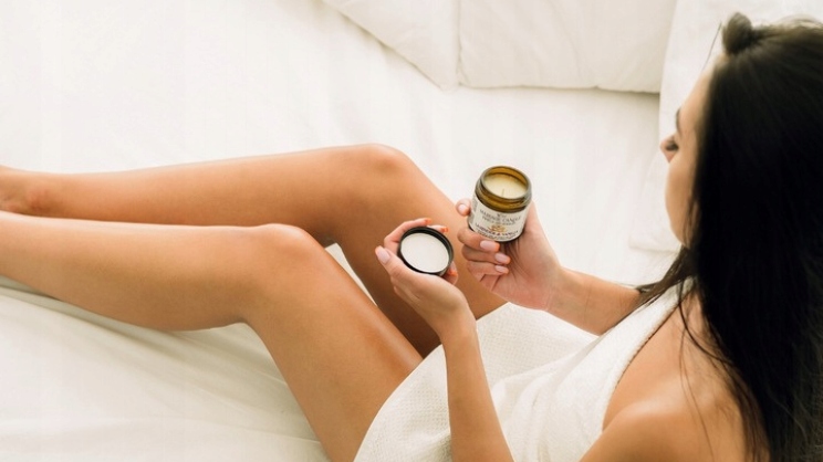 ŚWIECA DO MASAŻU NAWILŻAJĄCA NATURALNA VCEE SWEET ORANGE & CHILLI 80G Zapach słodka pomarańcza