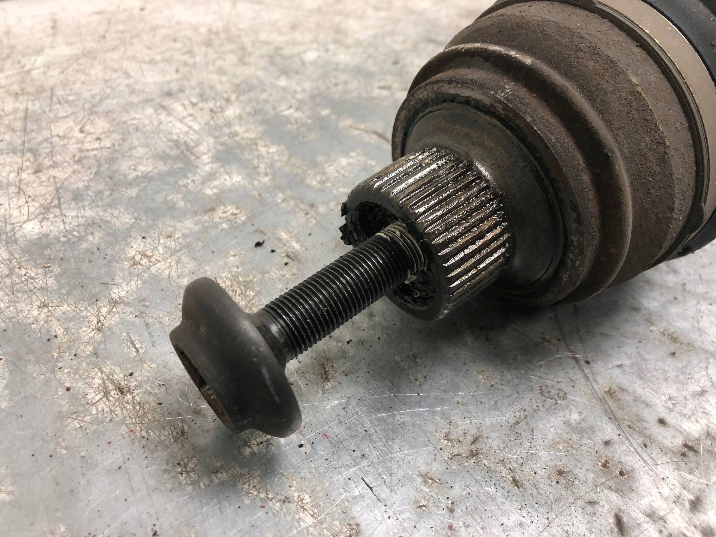 semi-axis front left/right AUDI A4 B8 LIFT sedan 8K0407271AJ