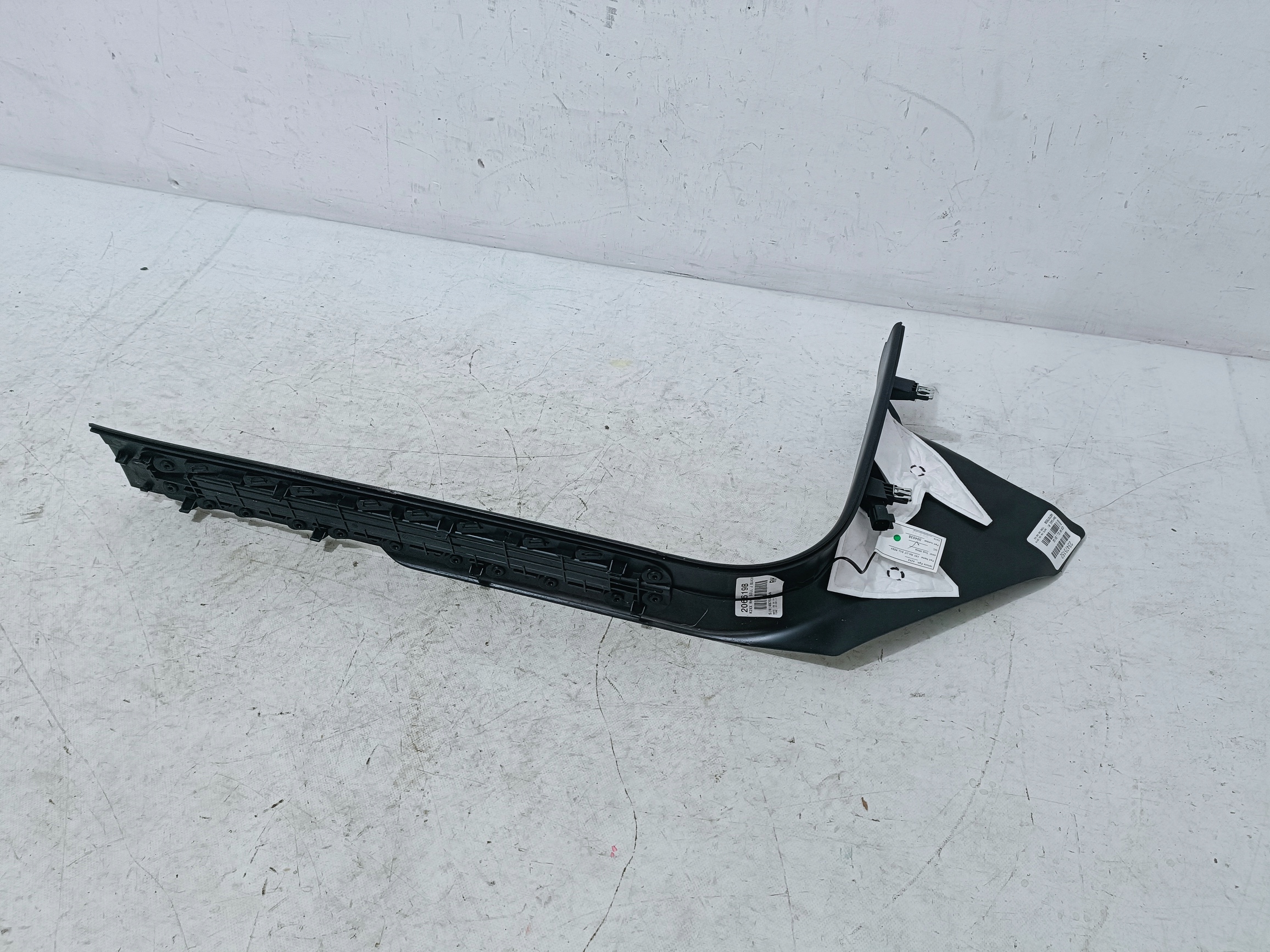 CADILLAC ESCALADE IV 15-cap moulding threshold right front 23475152