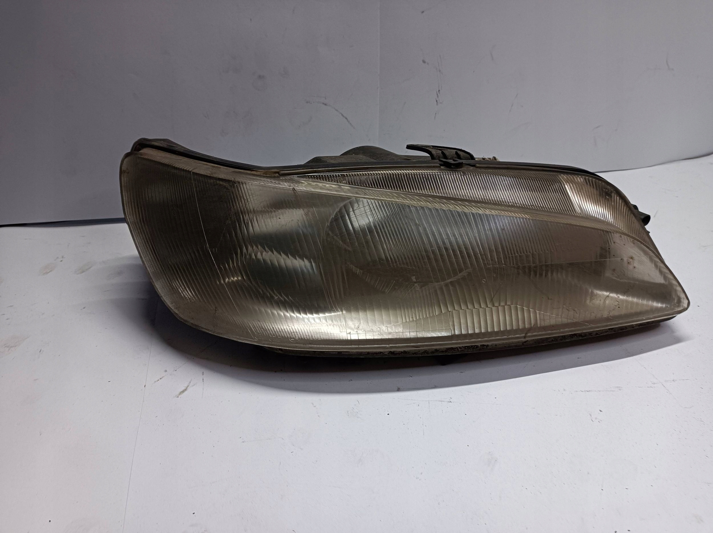 light Reflektor front right Peugeot 306 II 88203989D