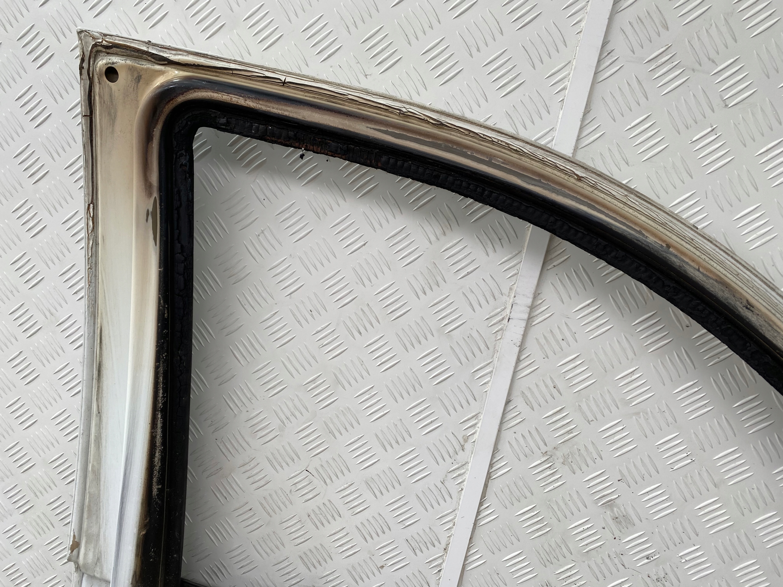 MERCEDES VITO W639 03-14 door front left front BIALE original
