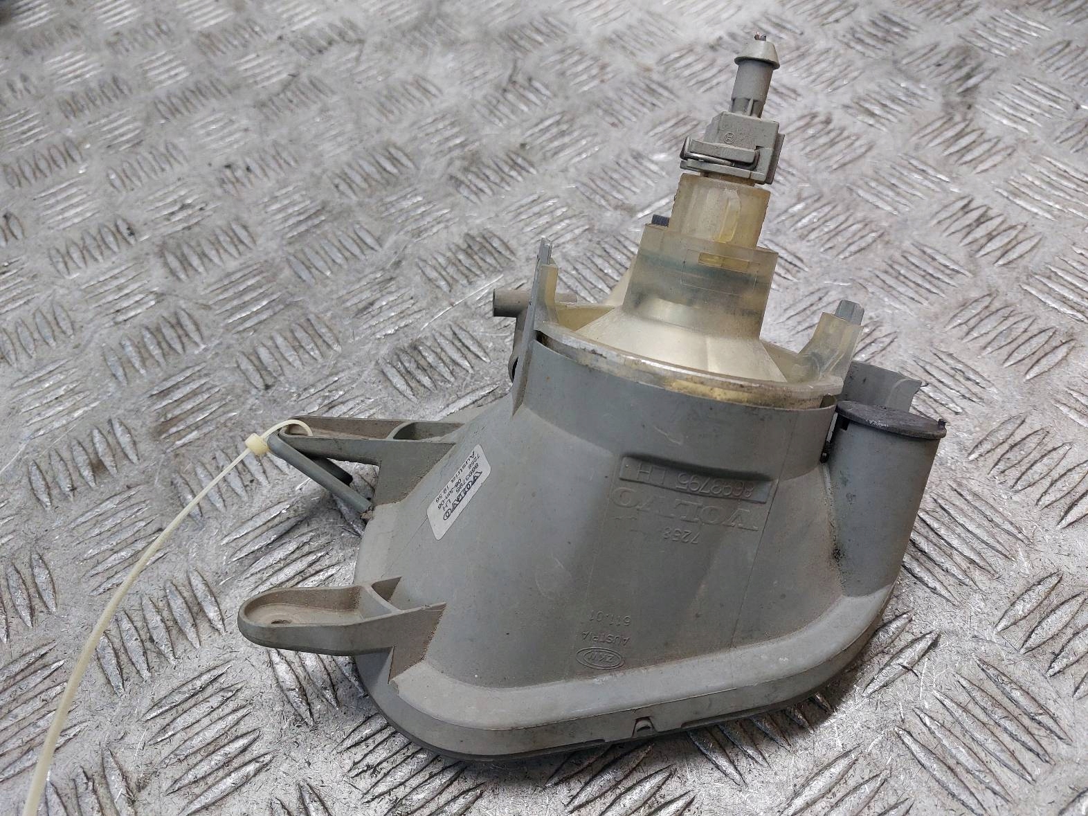 fog light left VOLVO XC90 and 8693795