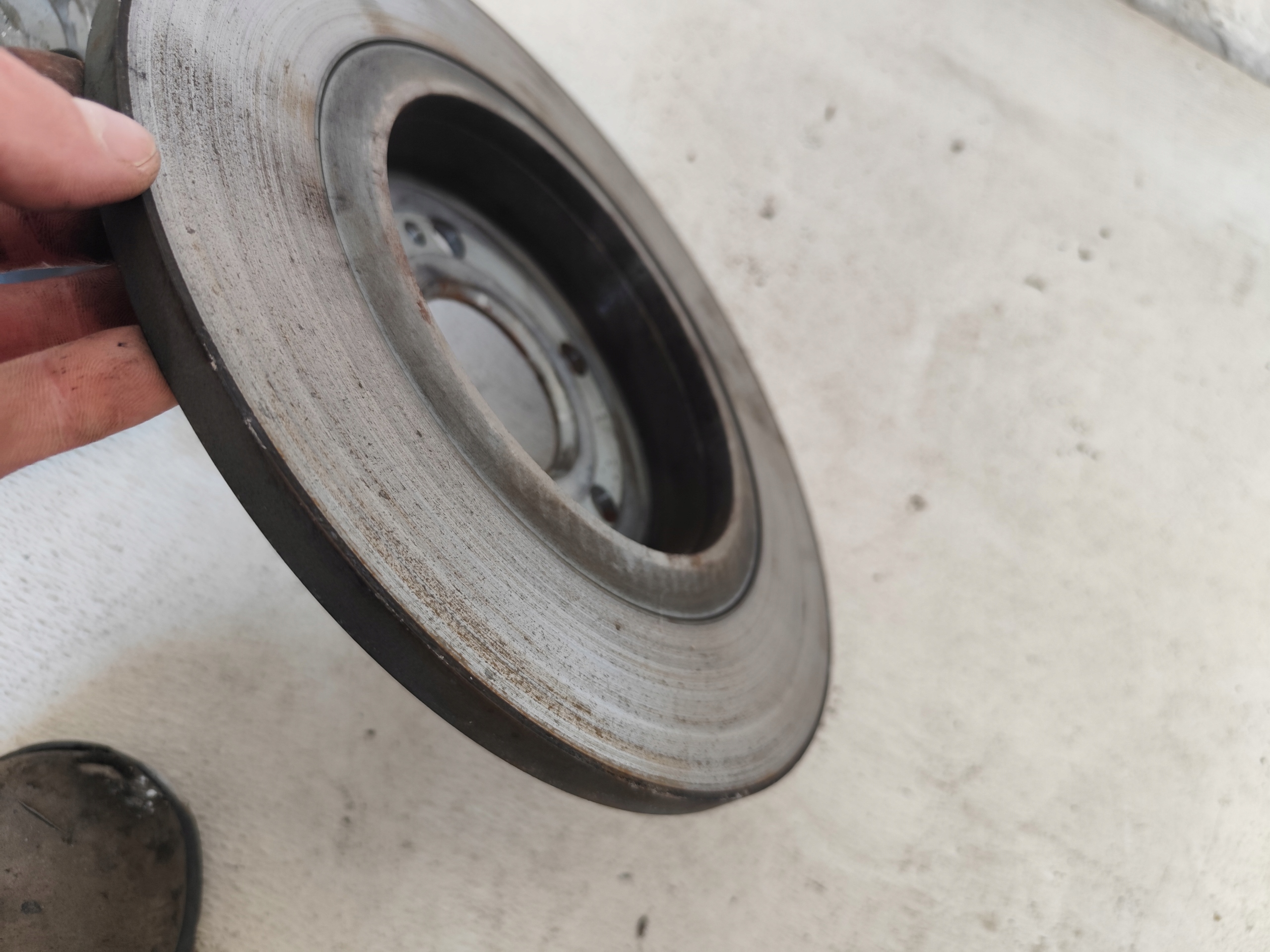 MERCEDES W177 W247 ORYGINALNE kotuče brzdové plotýnky záď 295MM