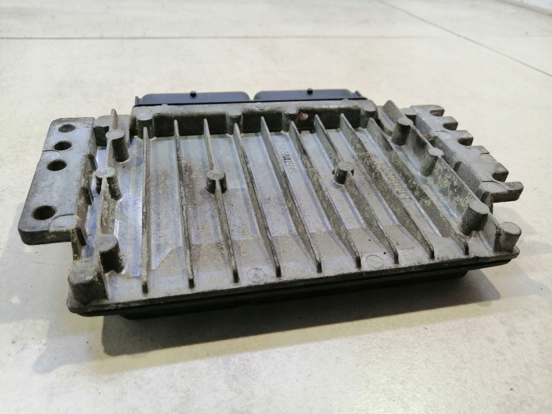 control unit of the engine KANGOO and 1.4 7700115098