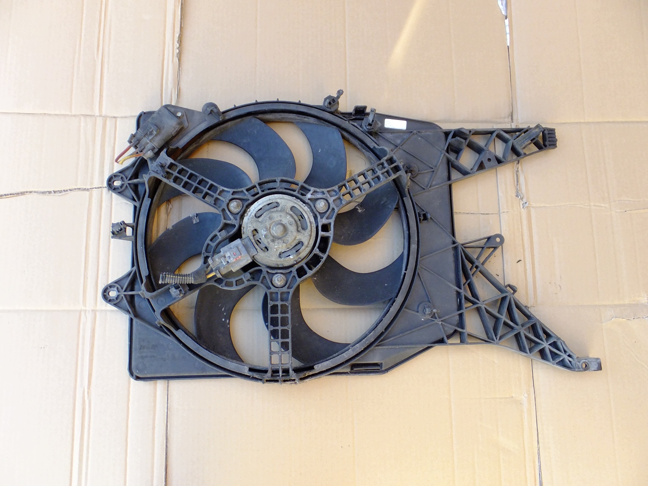 hűtőventilátor opel corsa d 1,3 cdti 2012r 13310108