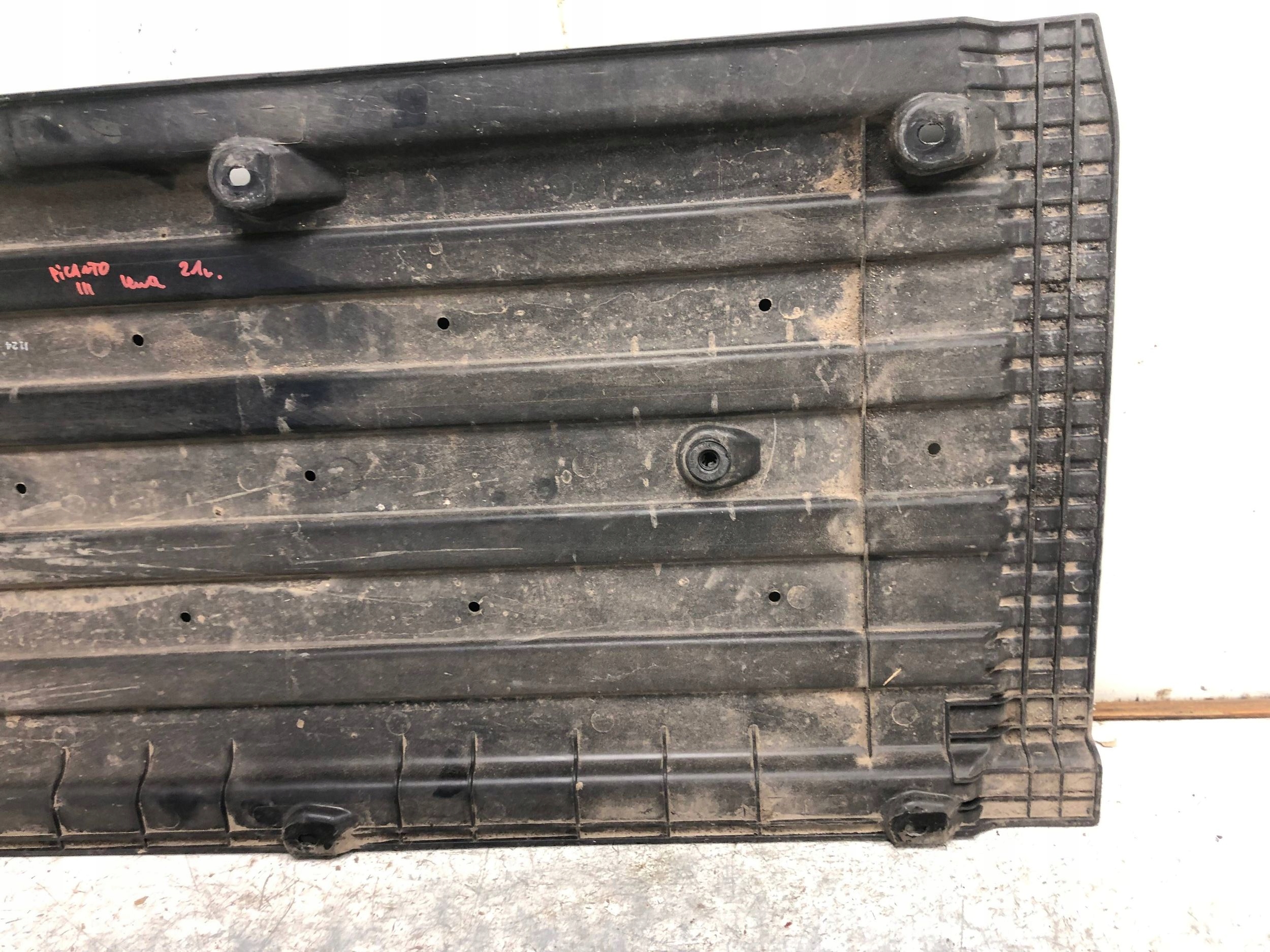 cover chassis left KIA PICANTO III 84135-G6000
