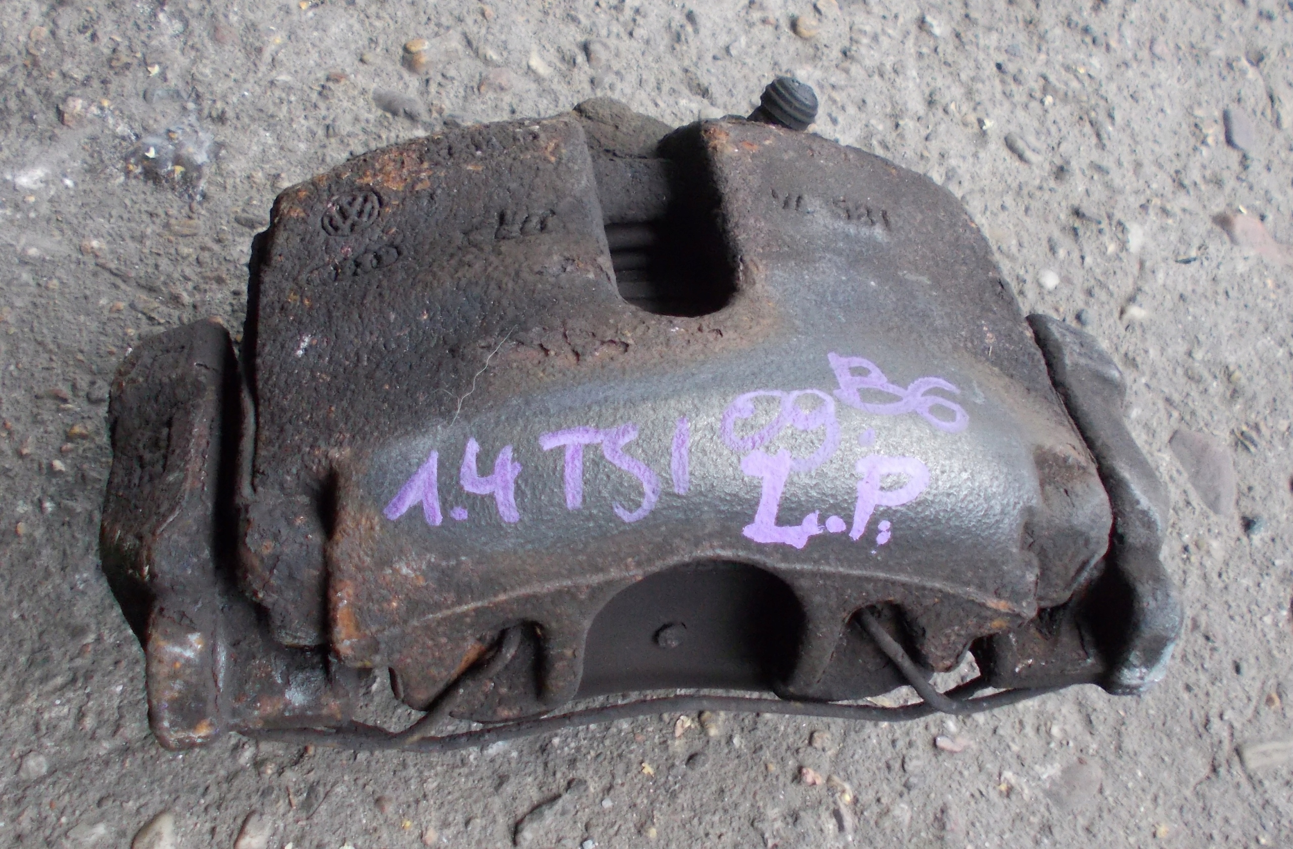 VW PASSAT B6 KOMBI 1.4 TSI 09R caliper brake left front