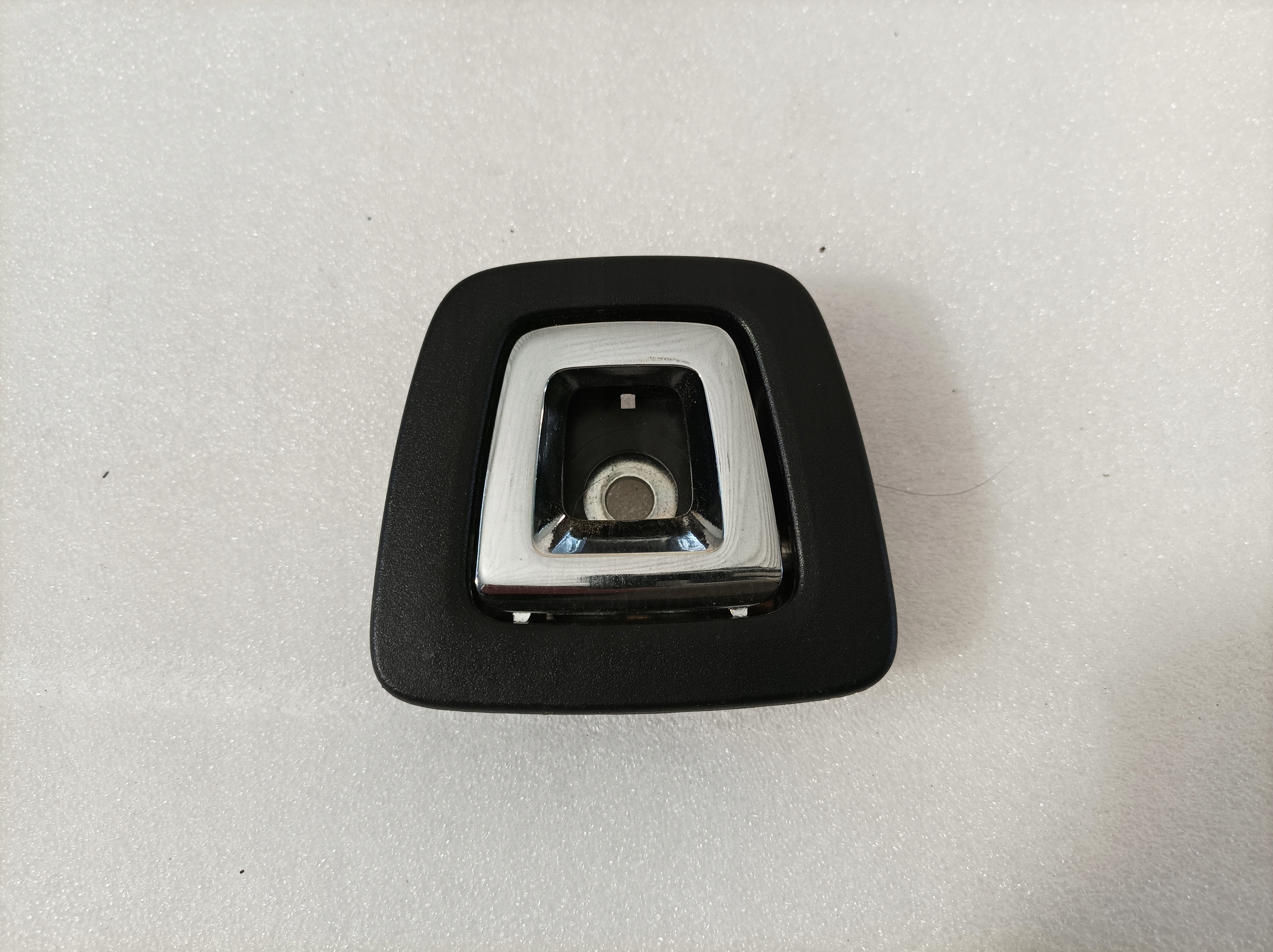 BMW X7 G07 bracket HACZYK boot 7348517
