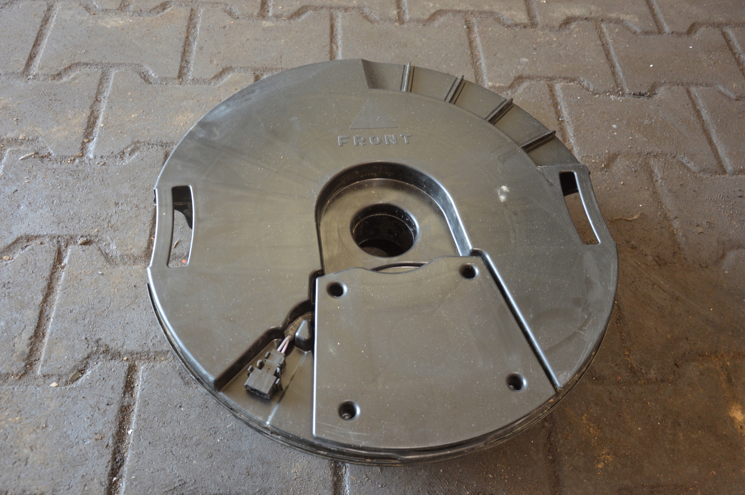 Skoda Citigo FL сабвуфер 1st035382