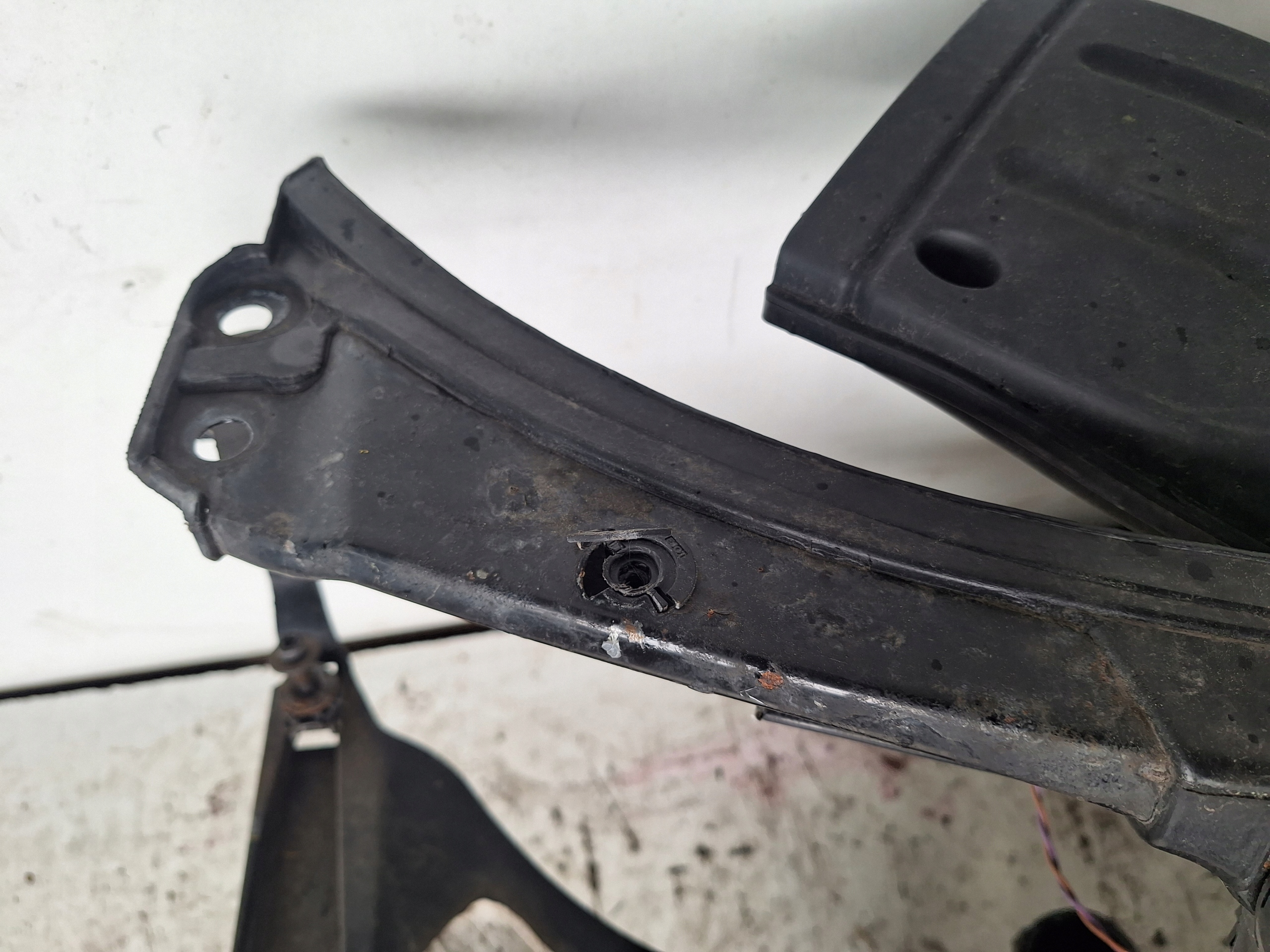 SEAT EXEO 08-13 support panel for radiators 2.0 TDI CAG MANUAL