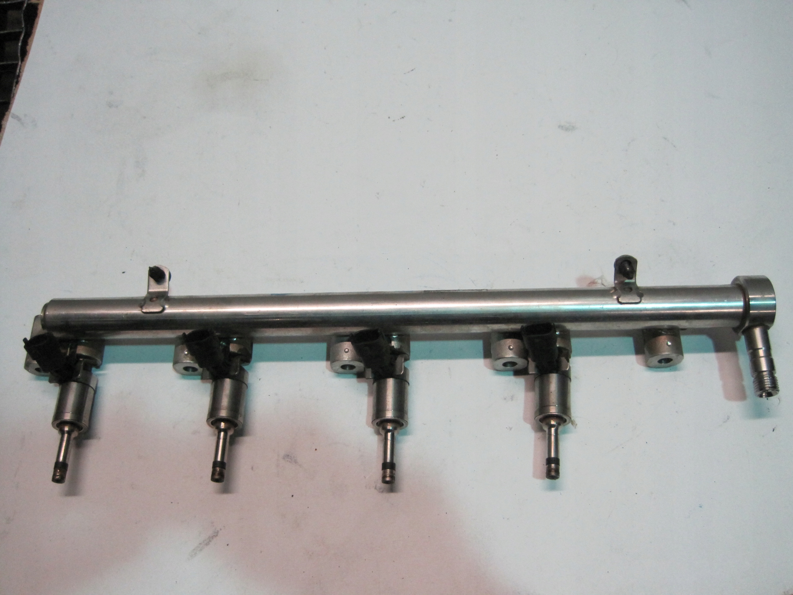 injection ramp nozzles RANGE ROVER EVOQUE 2,0i BB5E-9F797-BC