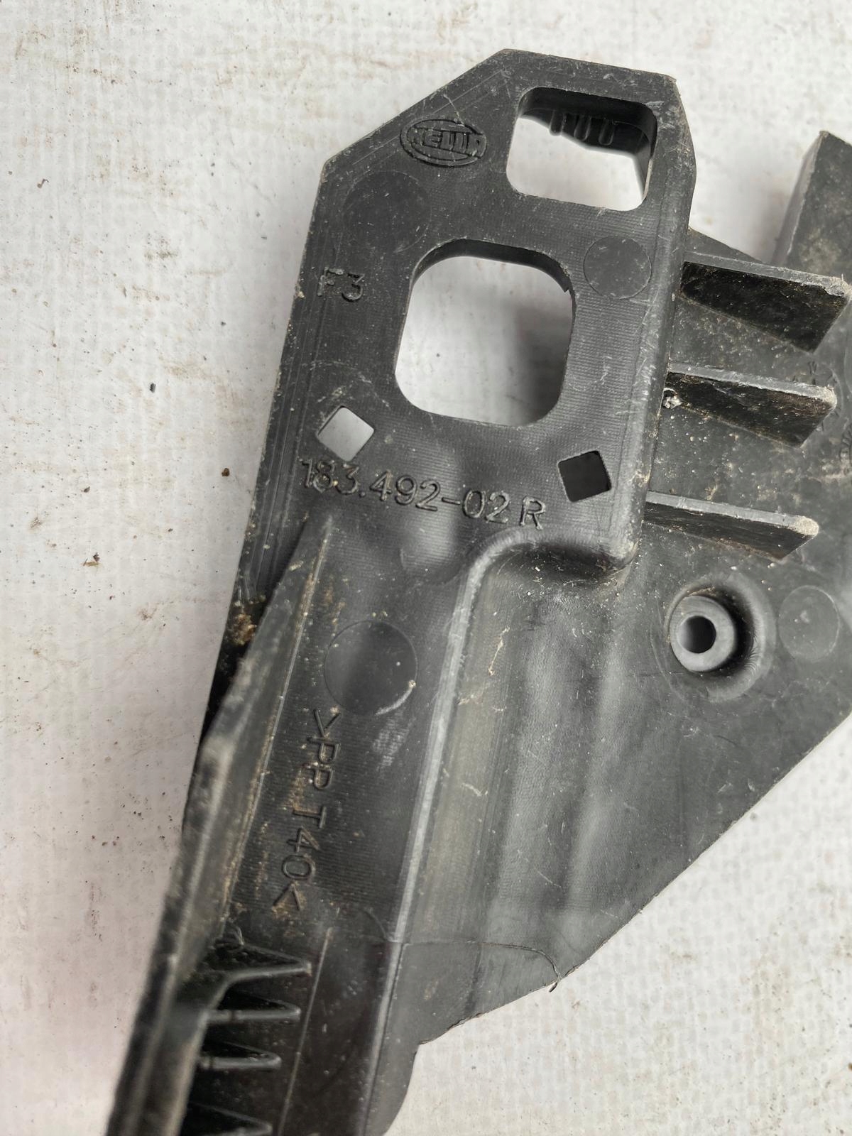 MERCEDES A-KLASA W176 ELEMENT NAPRAWCZY support REFLEKTORA front right
