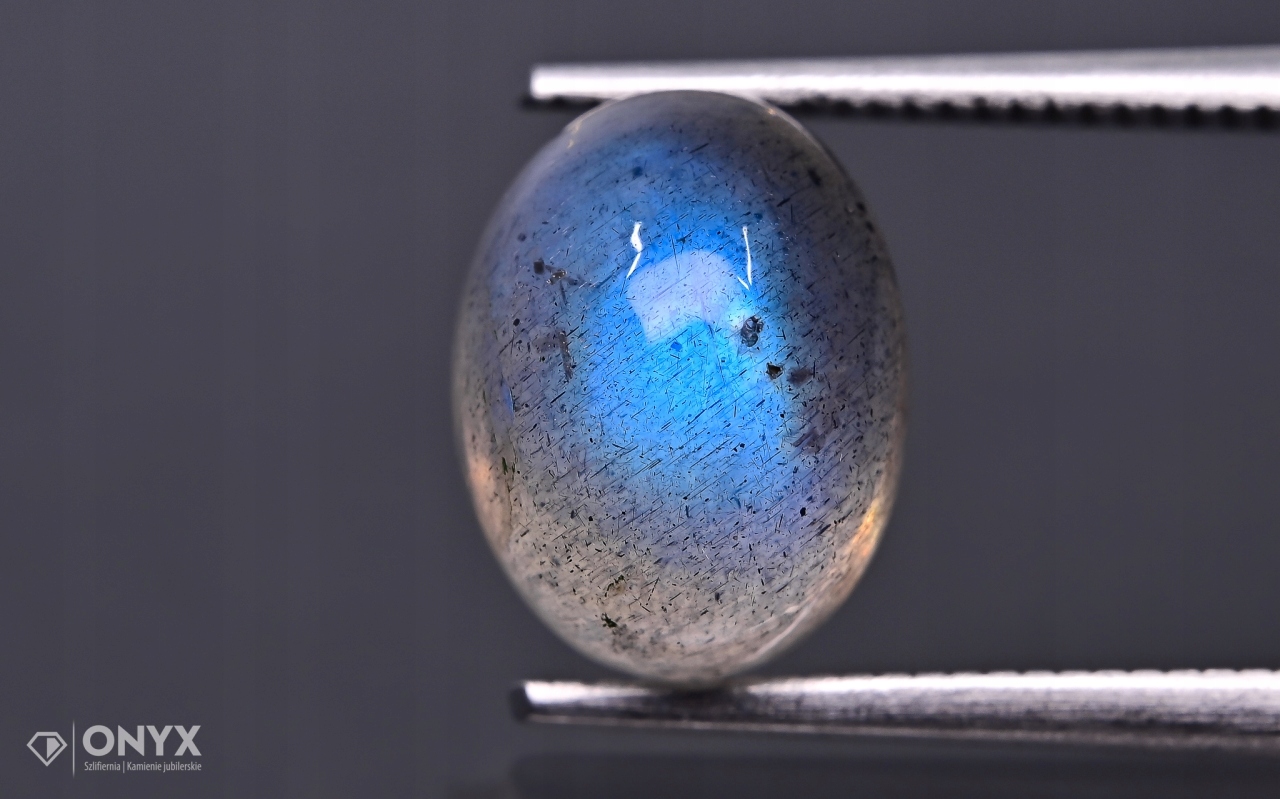 Labradorit kabošon A ovál 10x7,5 mm