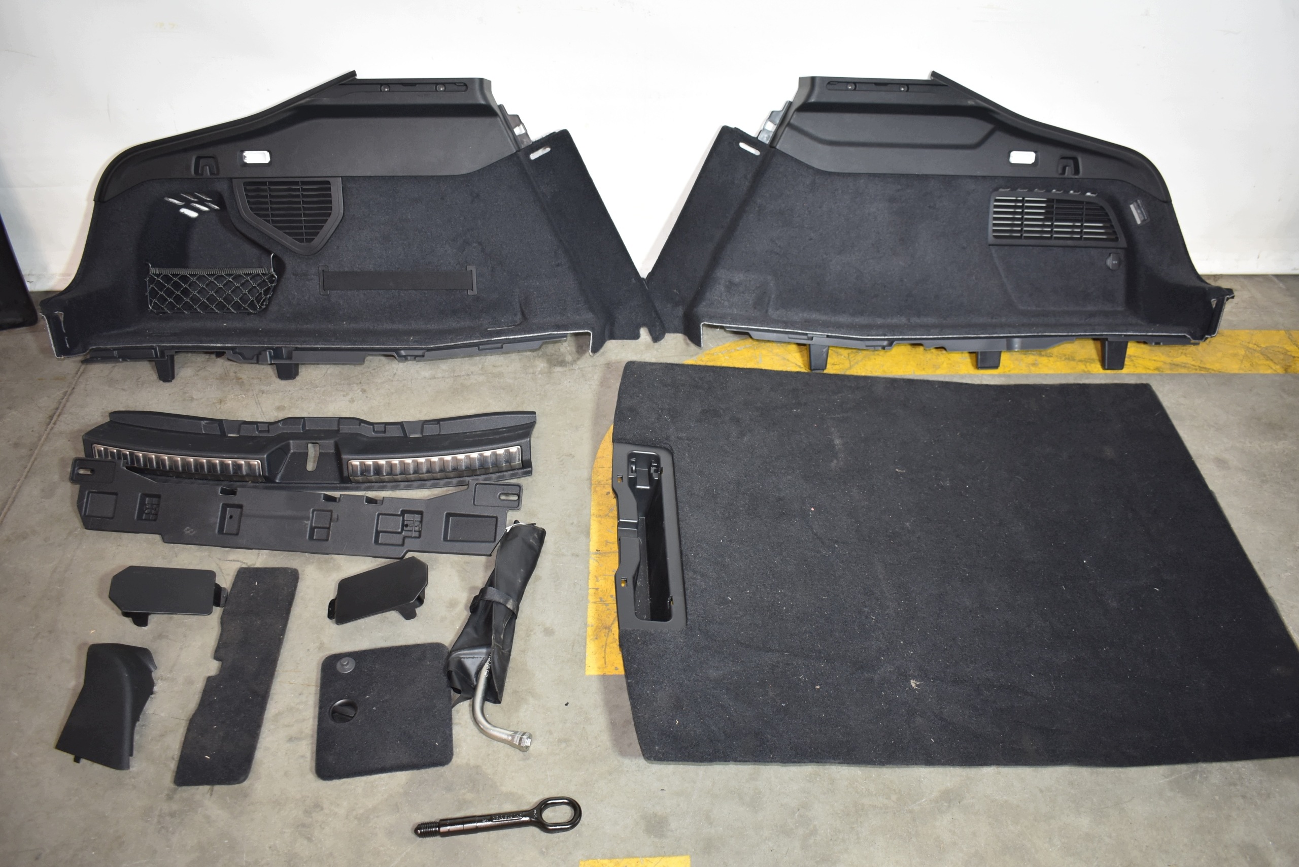 IDEALNY boot KPL. upholstery AUDI A5 B10 sedan 1