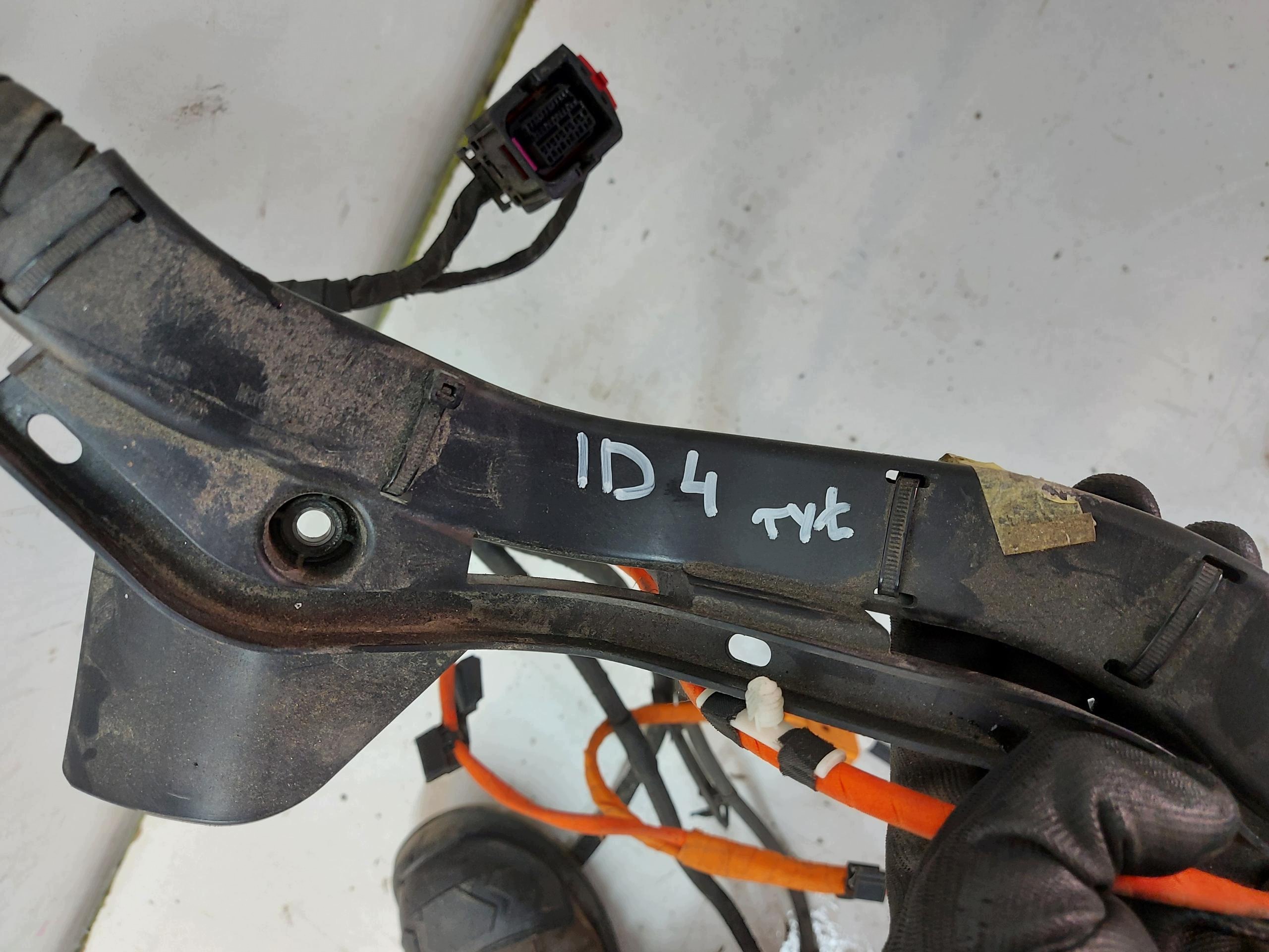 VW ID4 11A , 2024r SUV 5D bundle springing rear part 1EA971398CB