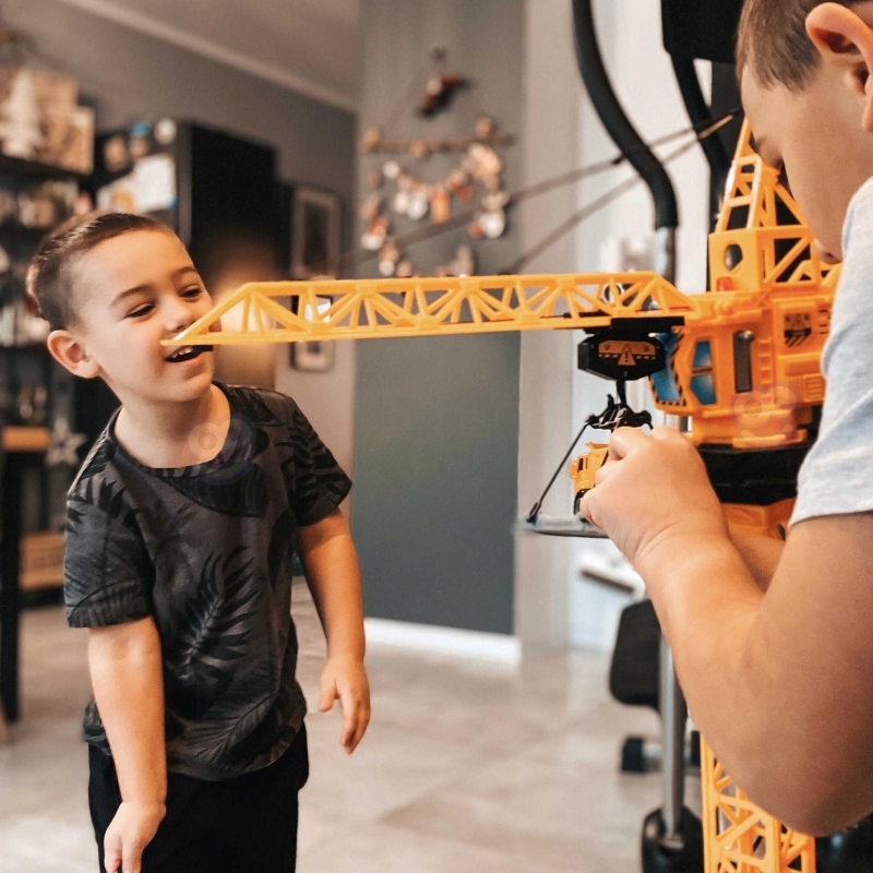 ŻURAW ZDALNIE STEROWANY 103 CM + AKCESORIA WOOPIE DŹWIG CIĘŻARÓWKA KOPARKA Materiał plastik