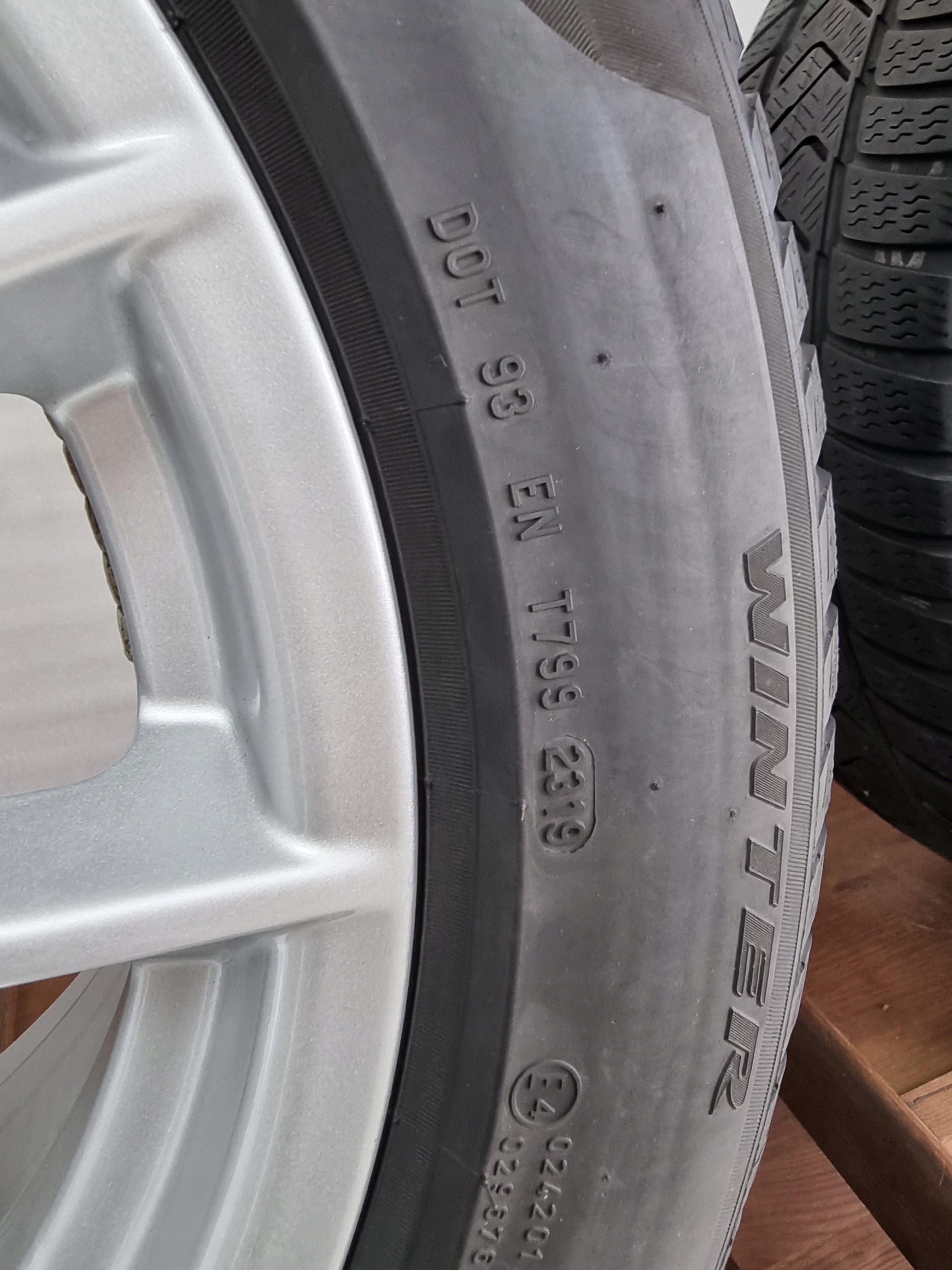 Koła BMW G30 G31 17 CALI ZIMOWE Pirelli RFT 2019 Profil opony 55