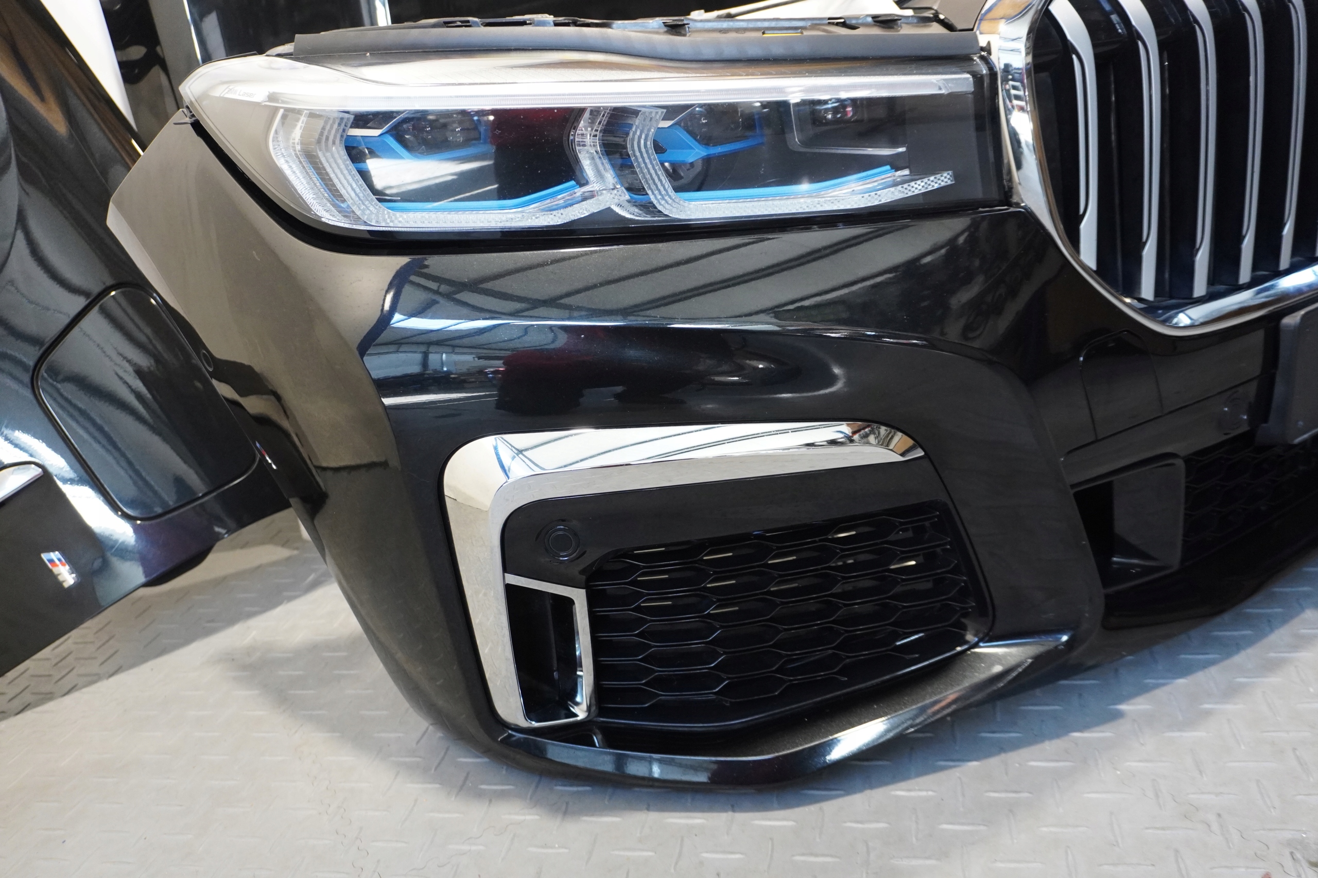 MASKA ZDERZAK LAMPY LASER BMW G11 G12 LCI M-PAKIET 475 Producent części BMW OE