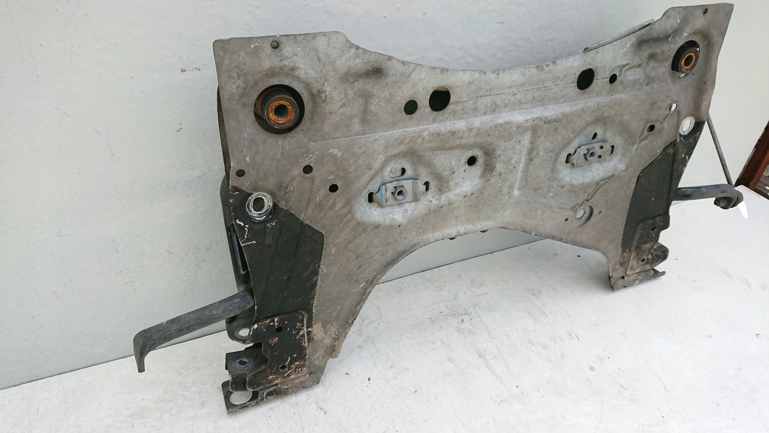 Renault Zoe subframe axle beam holder of the engine sider