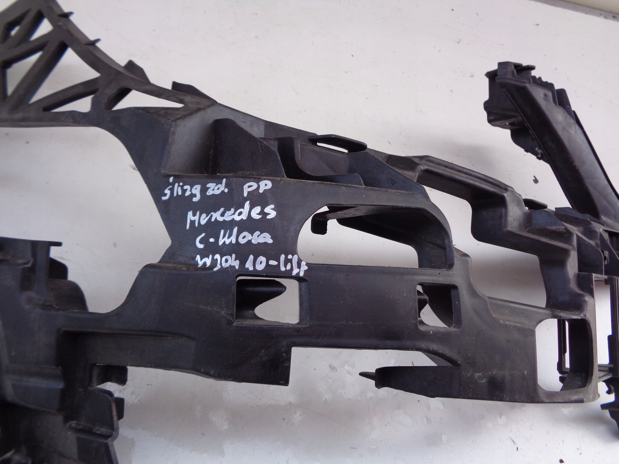 bumper bracket right MERCEDES C-KLASA W204 10 LIFT