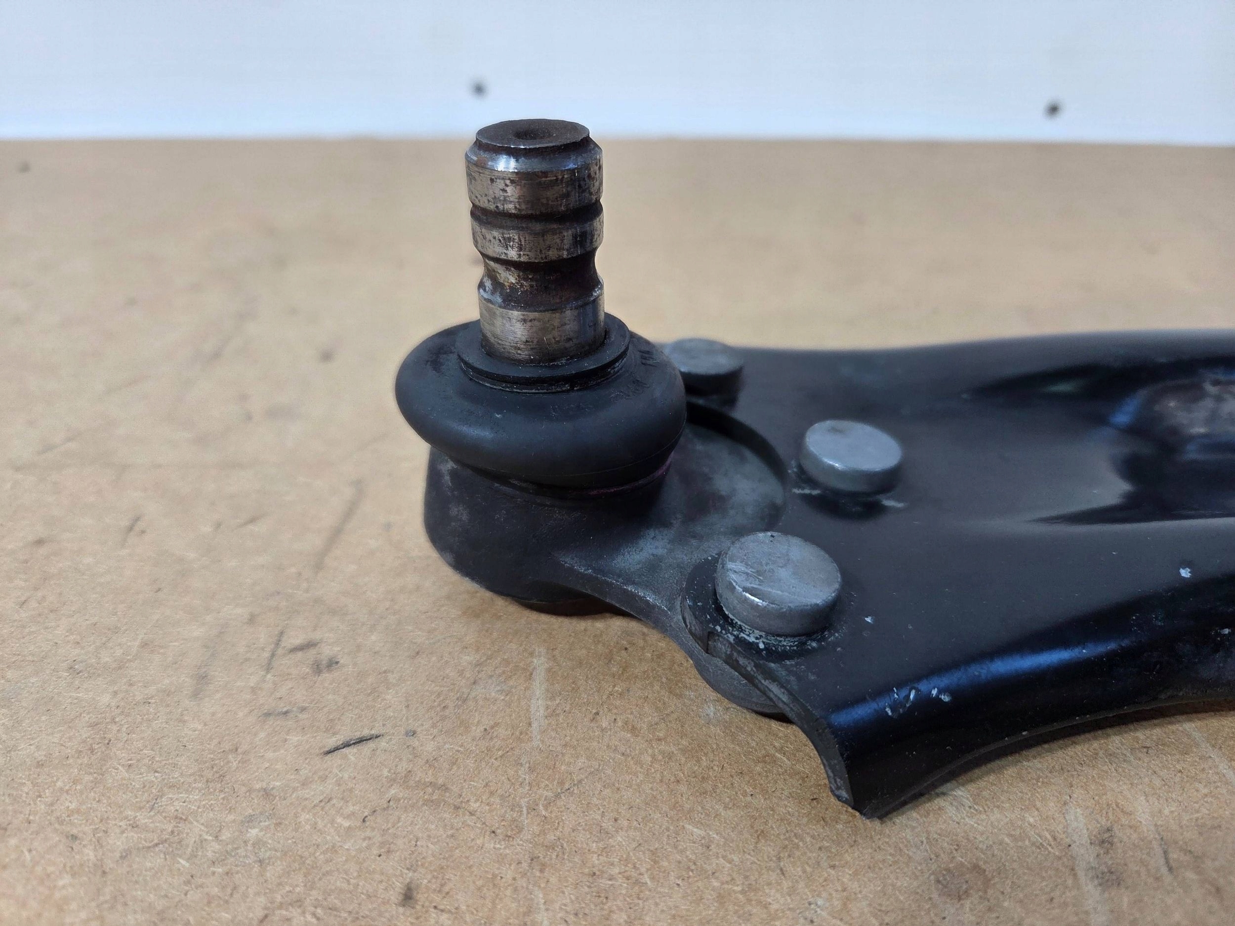 Citroen C3 Aircross arm front left (Q807)