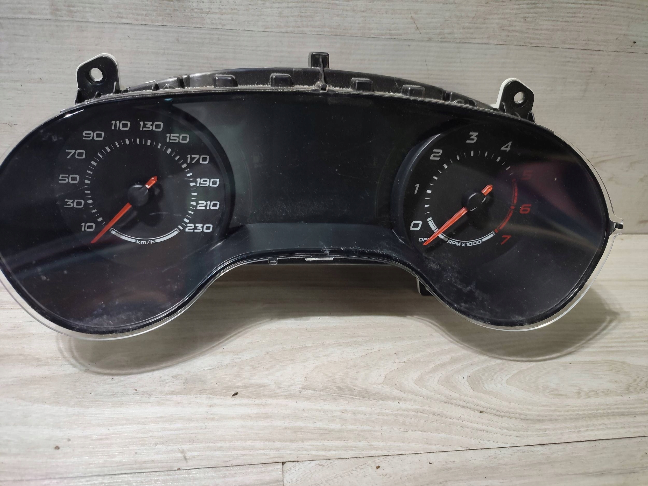 Fiat Tipo 2018 dials / Predkosciomierz