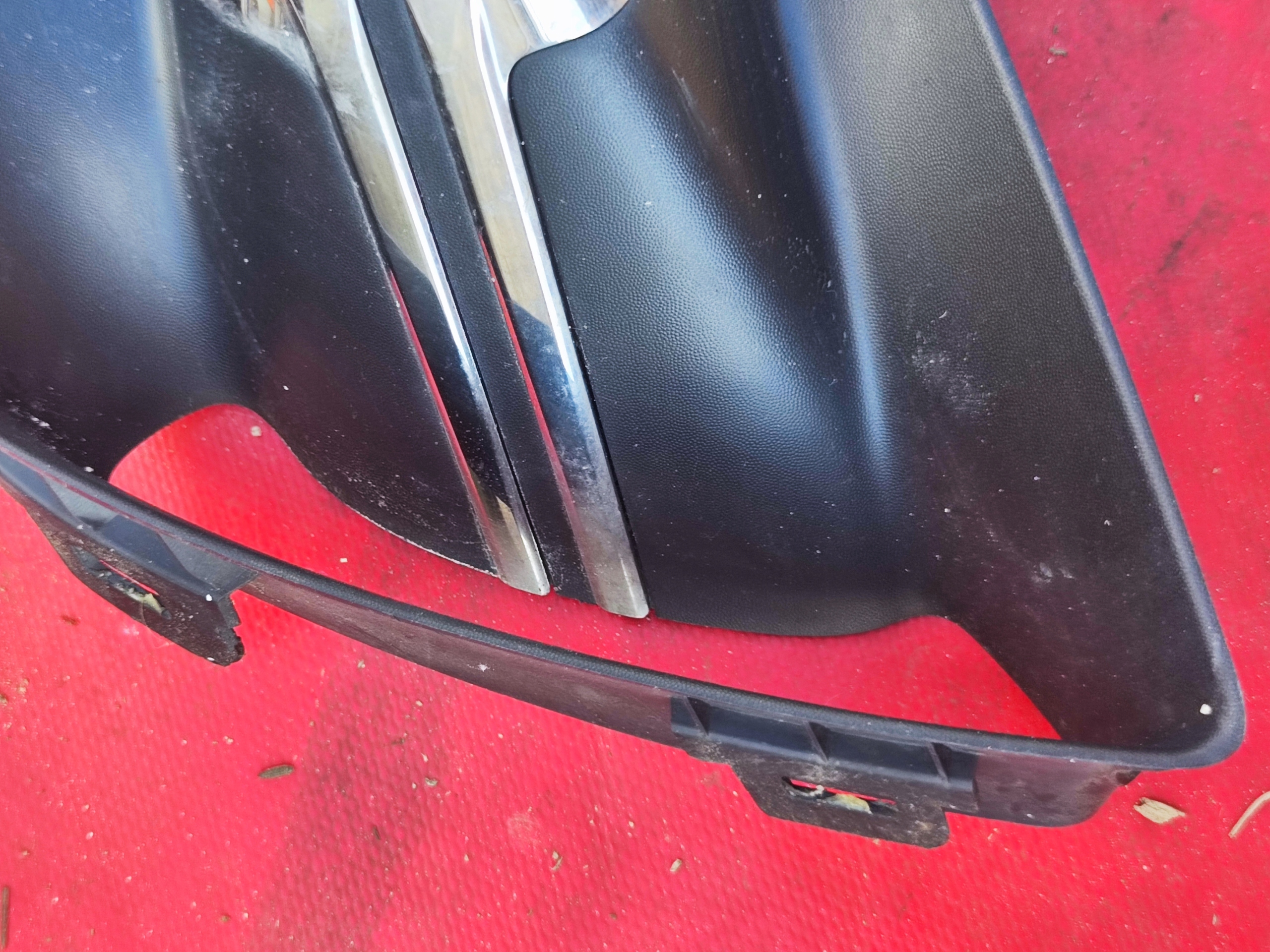 RENAULT CLIO V 19-> grid of a bumper right front front 261A26956R