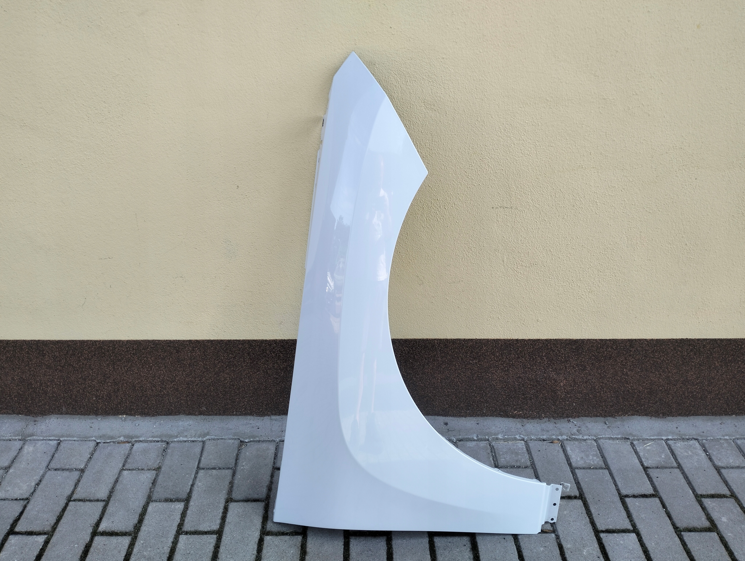 BŁOTNIK PRZEDNI PRZÓD PRAWY BMW IX I20