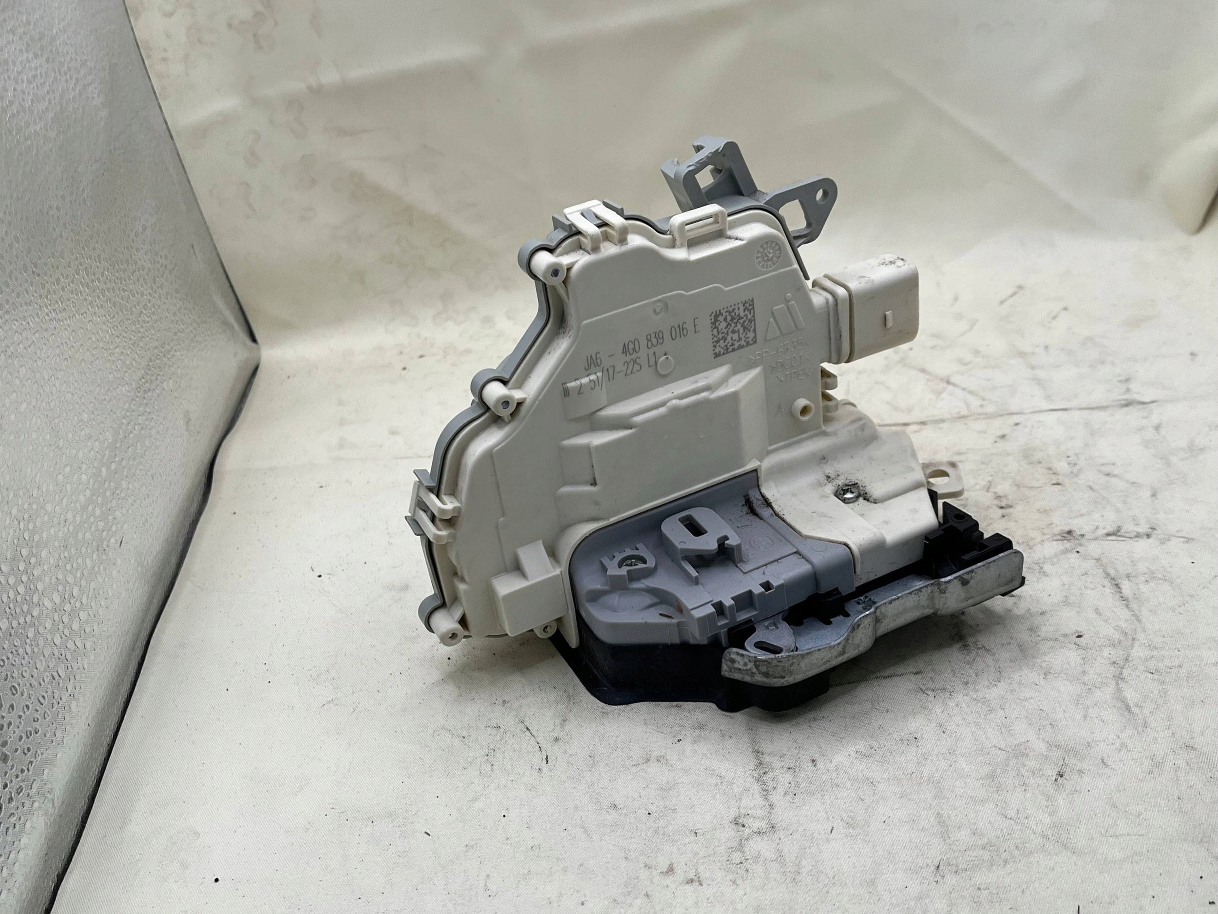 lock door right rear part AUDI Q3 8U 4G0839016E !J