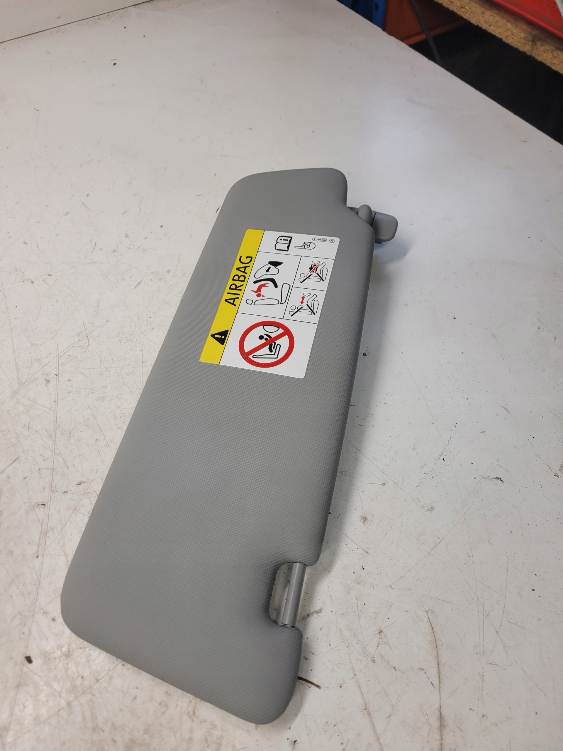 BLENDE ABDECKUNG PRZECIWSLONECZNA AUDI A3 A4 A5 8U0857552AB EA7