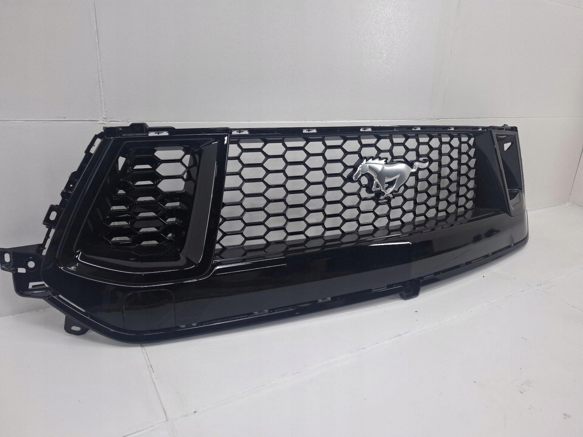 grille radiator upper Ford Mustang 6 S550 facelift 2022 PR3B-8150-CBW