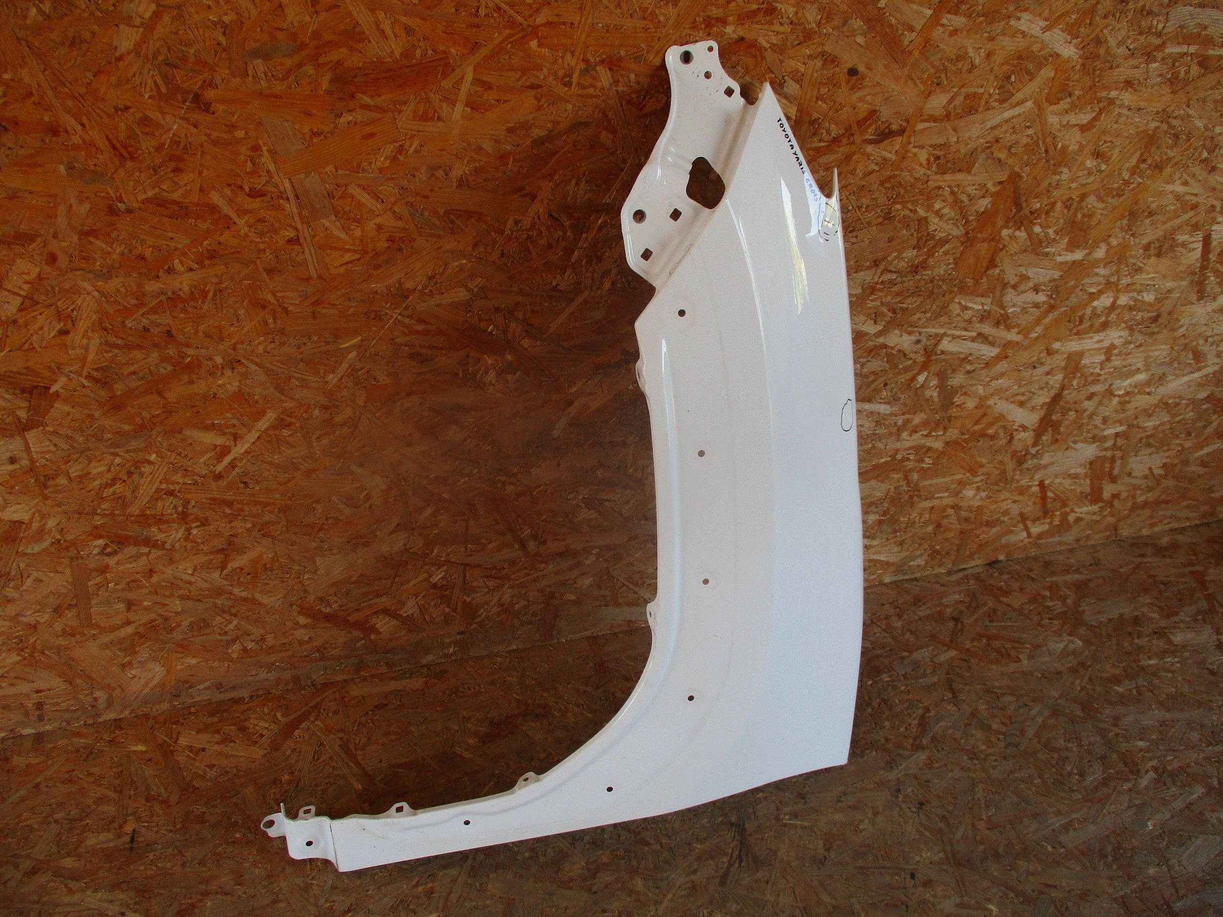 fender front front left TOYOTA YARIS CROSS